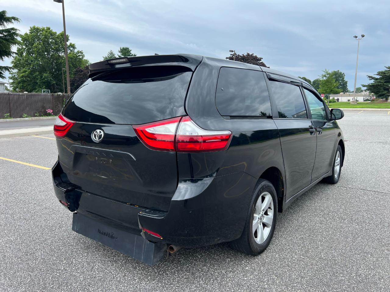Toyota Sienna LE 7-Passenger Mobility 2019