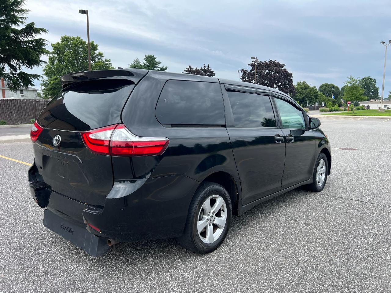 Toyota Sienna LE 7-Passenger Mobility 2019