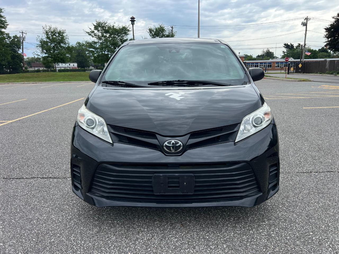 Toyota Sienna LE 7-Passenger Mobility 2019