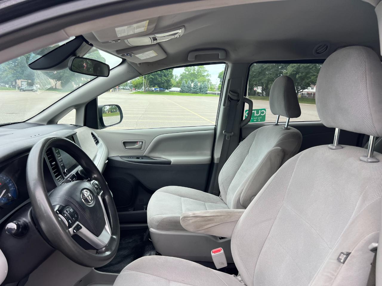 Toyota Sienna LE 7-Passenger Mobility 2019