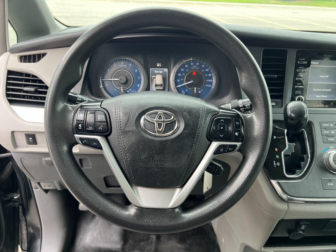 Toyota Sienna LE 7-Passenger Mobility 2019