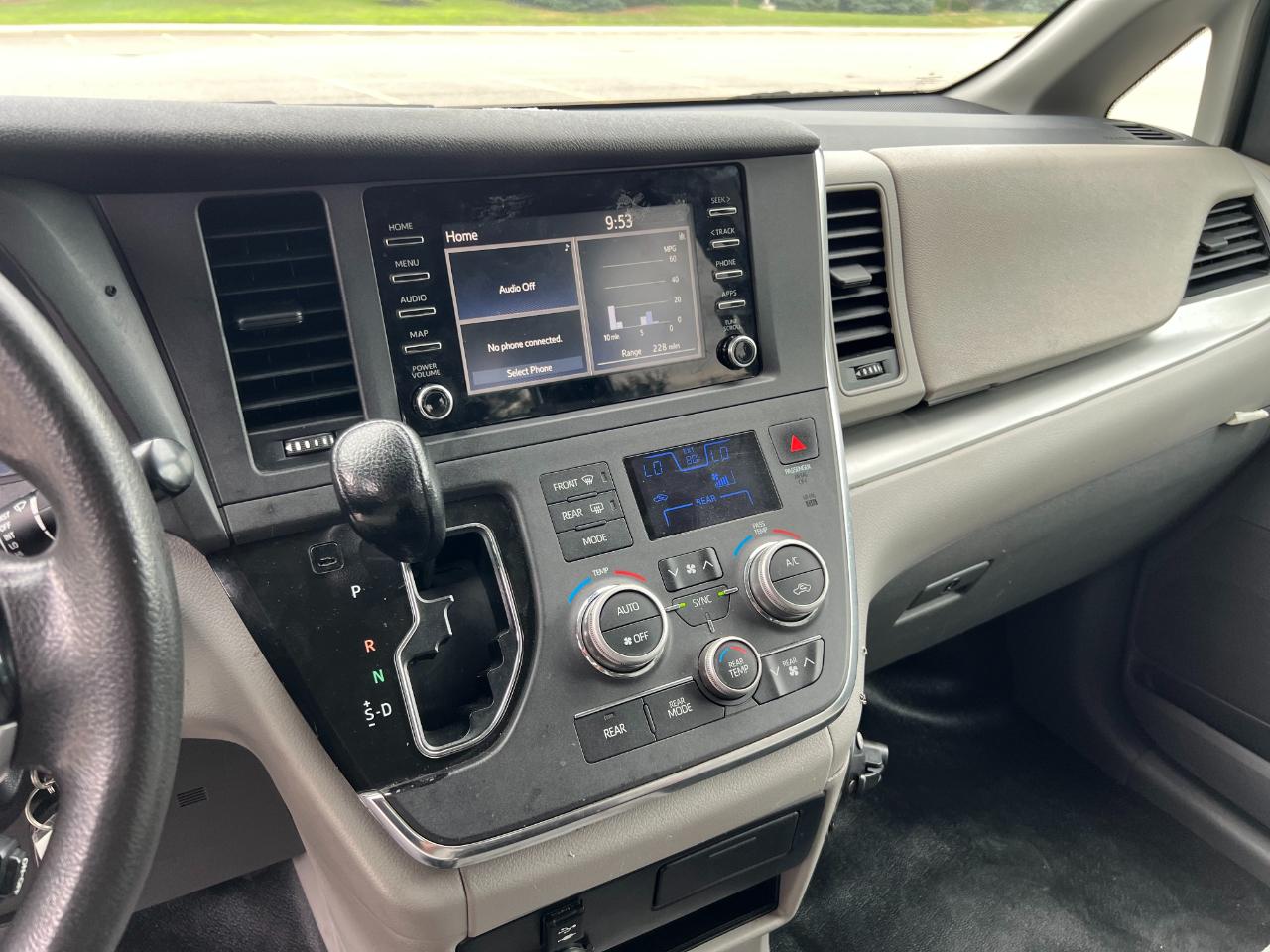 Toyota Sienna LE 7-Passenger Mobility 2019