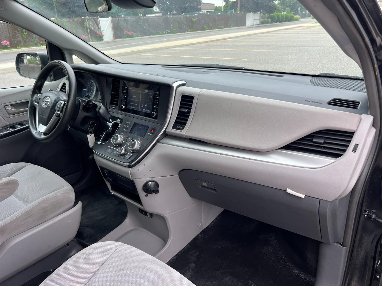 Toyota Sienna LE 7-Passenger Mobility 2019