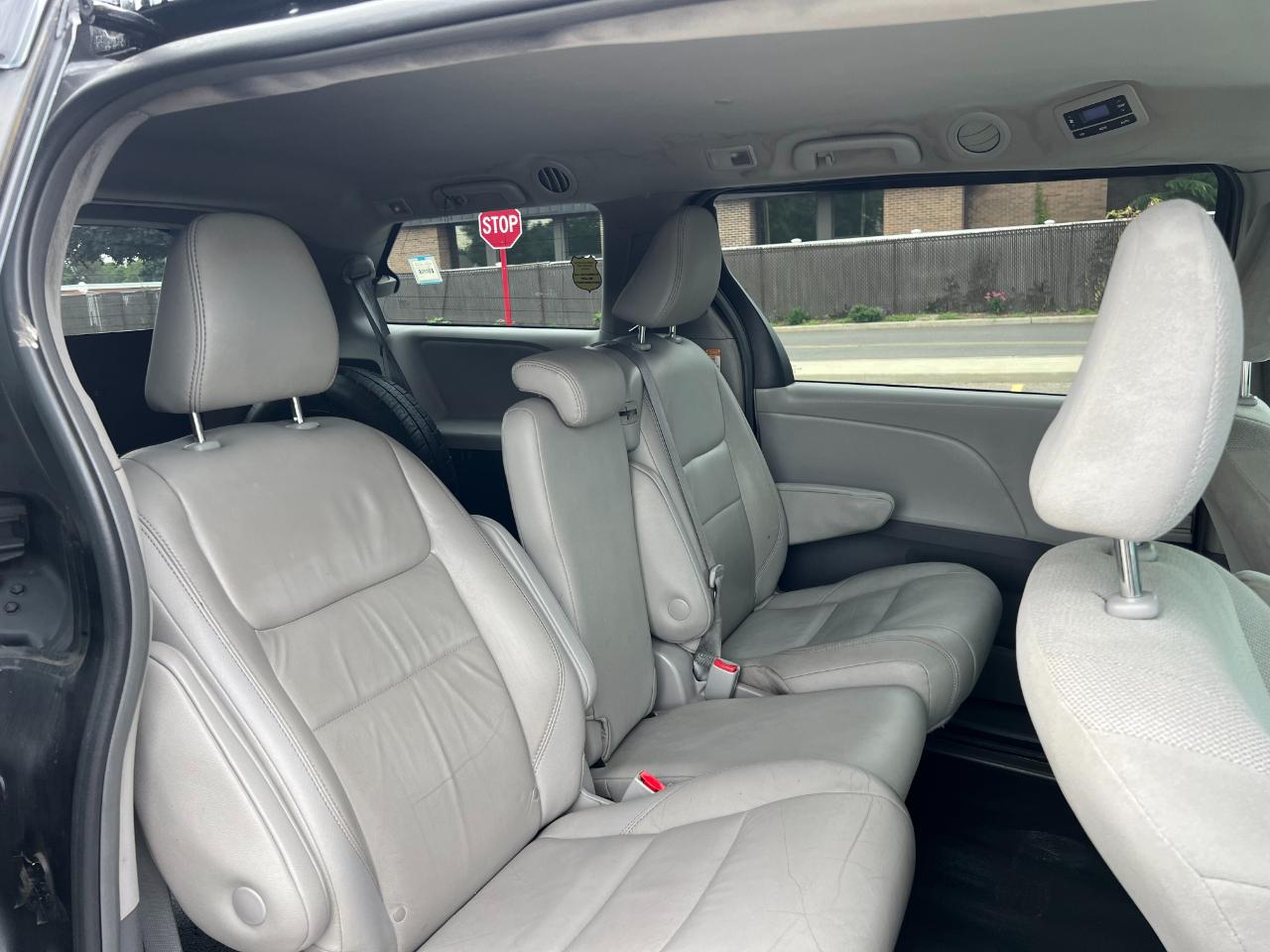 Toyota Sienna LE 7-Passenger Mobility 2019