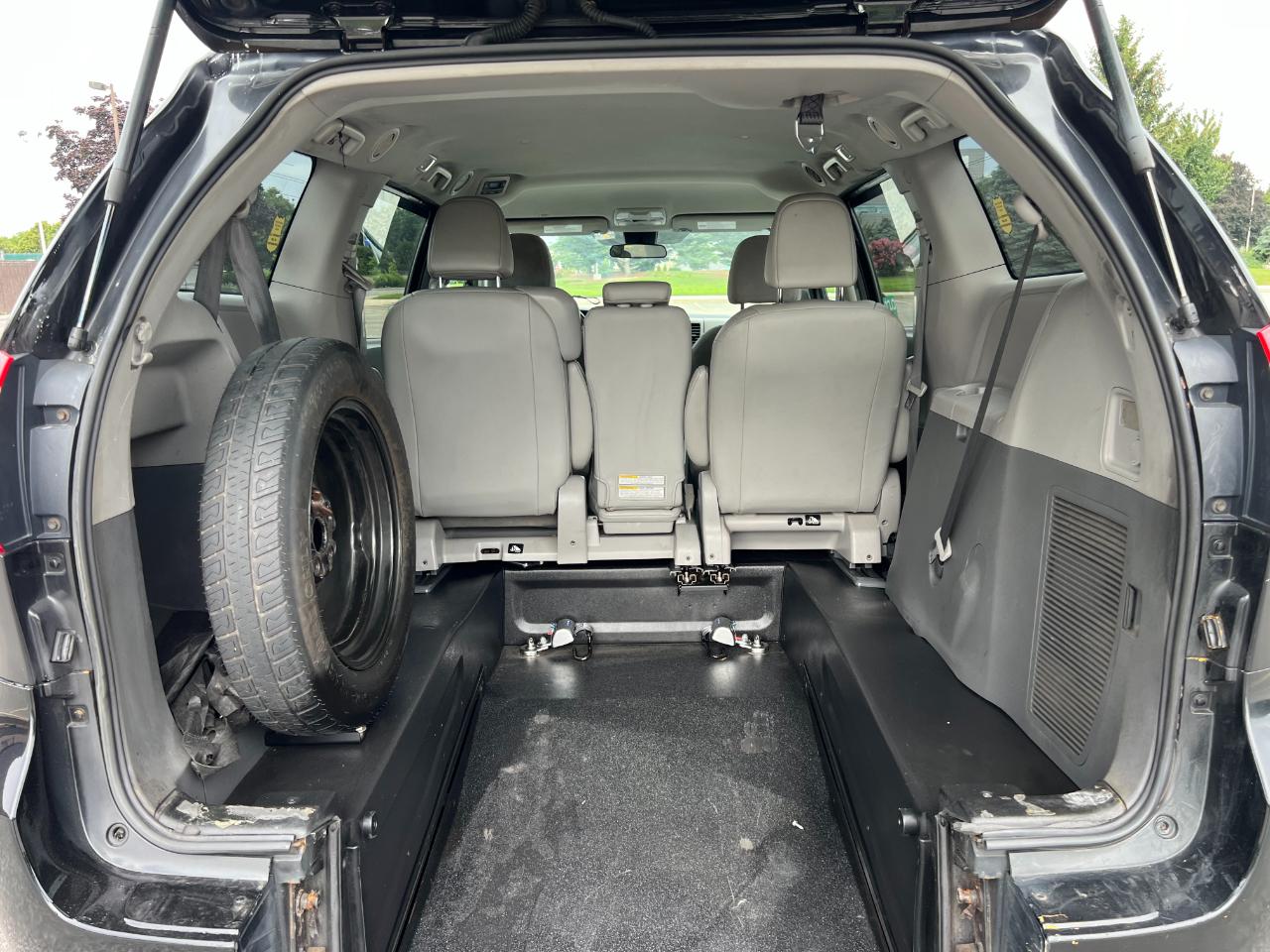 Toyota Sienna LE 7-Passenger Mobility 2019