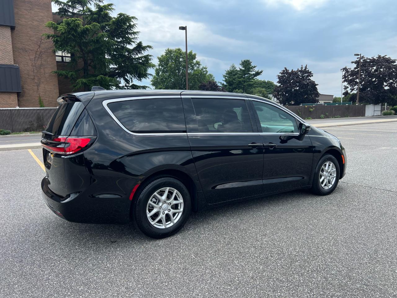 Chrysler Pacifica Select 2026