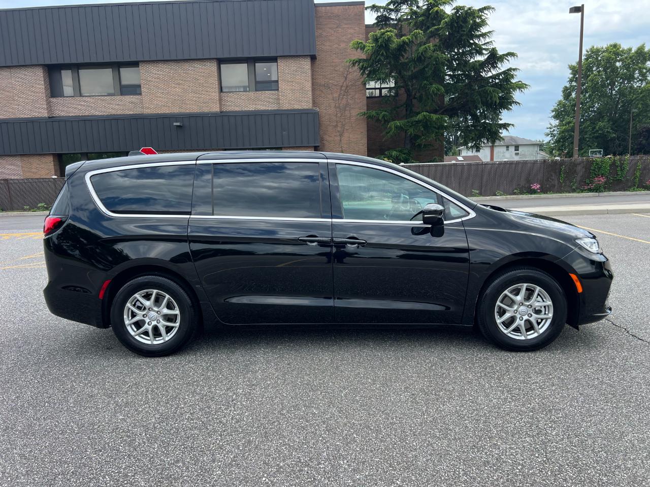Chrysler Pacifica Select 2026