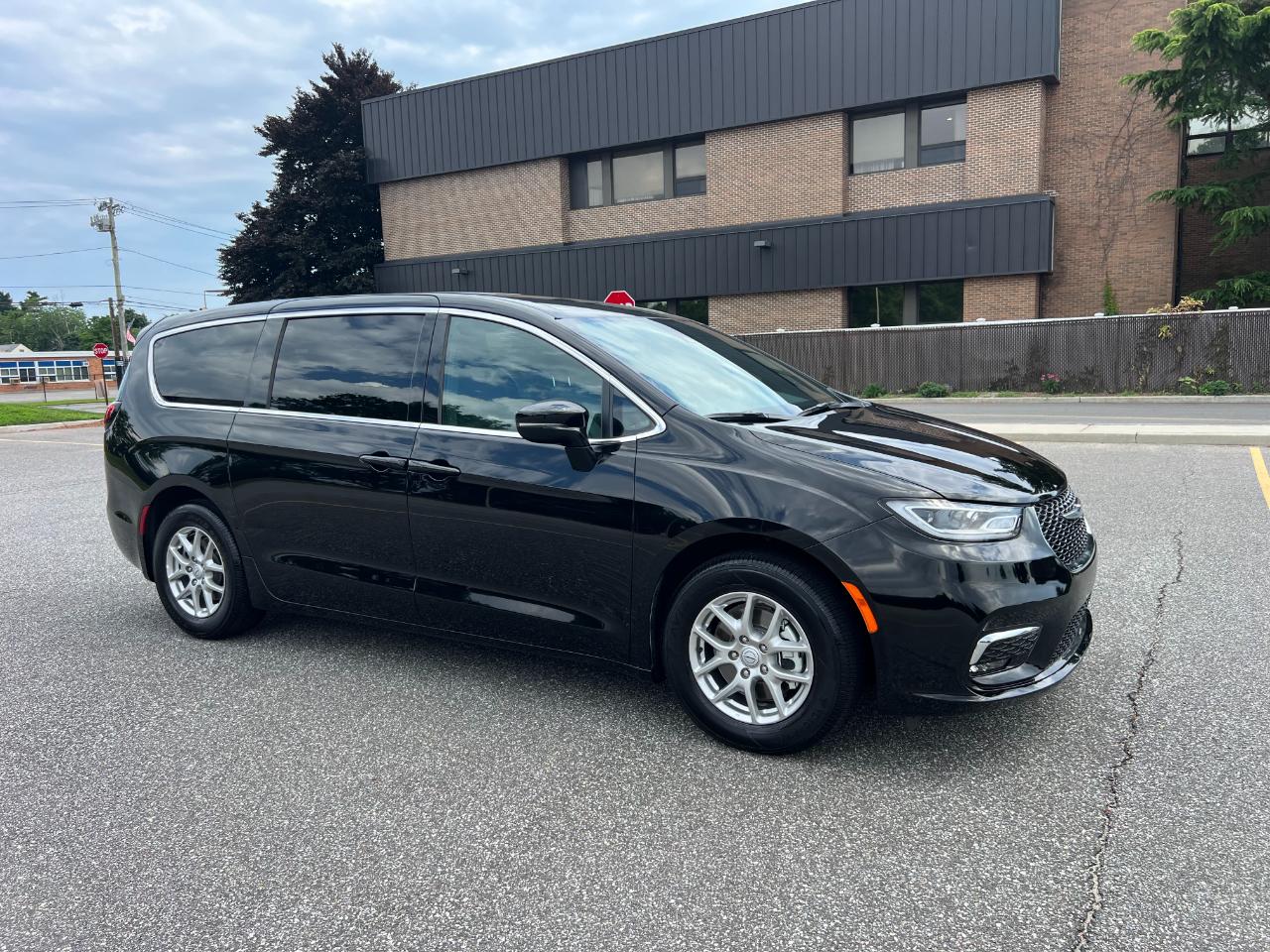 Chrysler Pacifica Select 2026