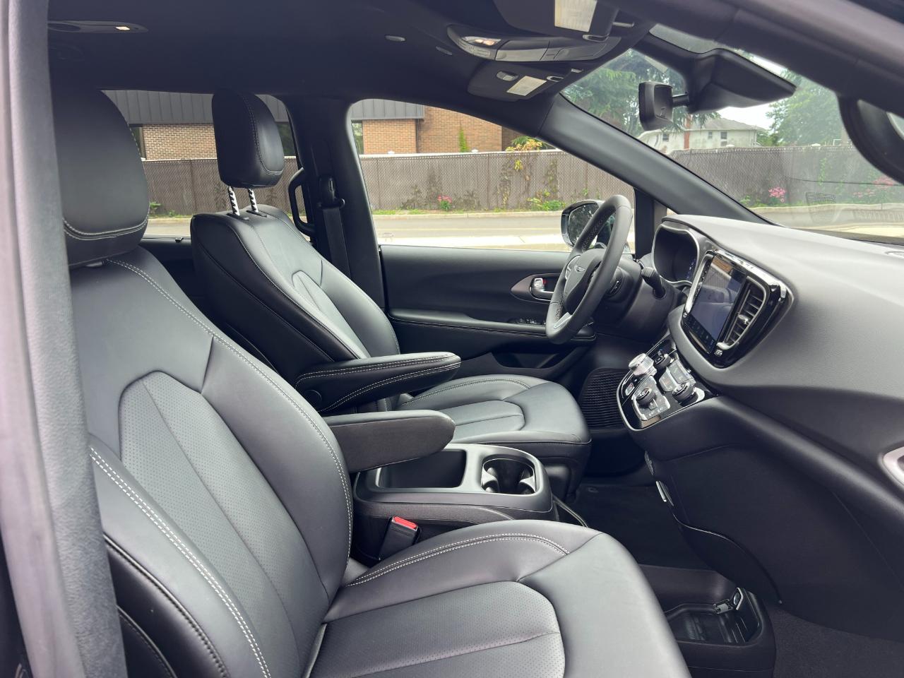 Chrysler Pacifica Select 2026