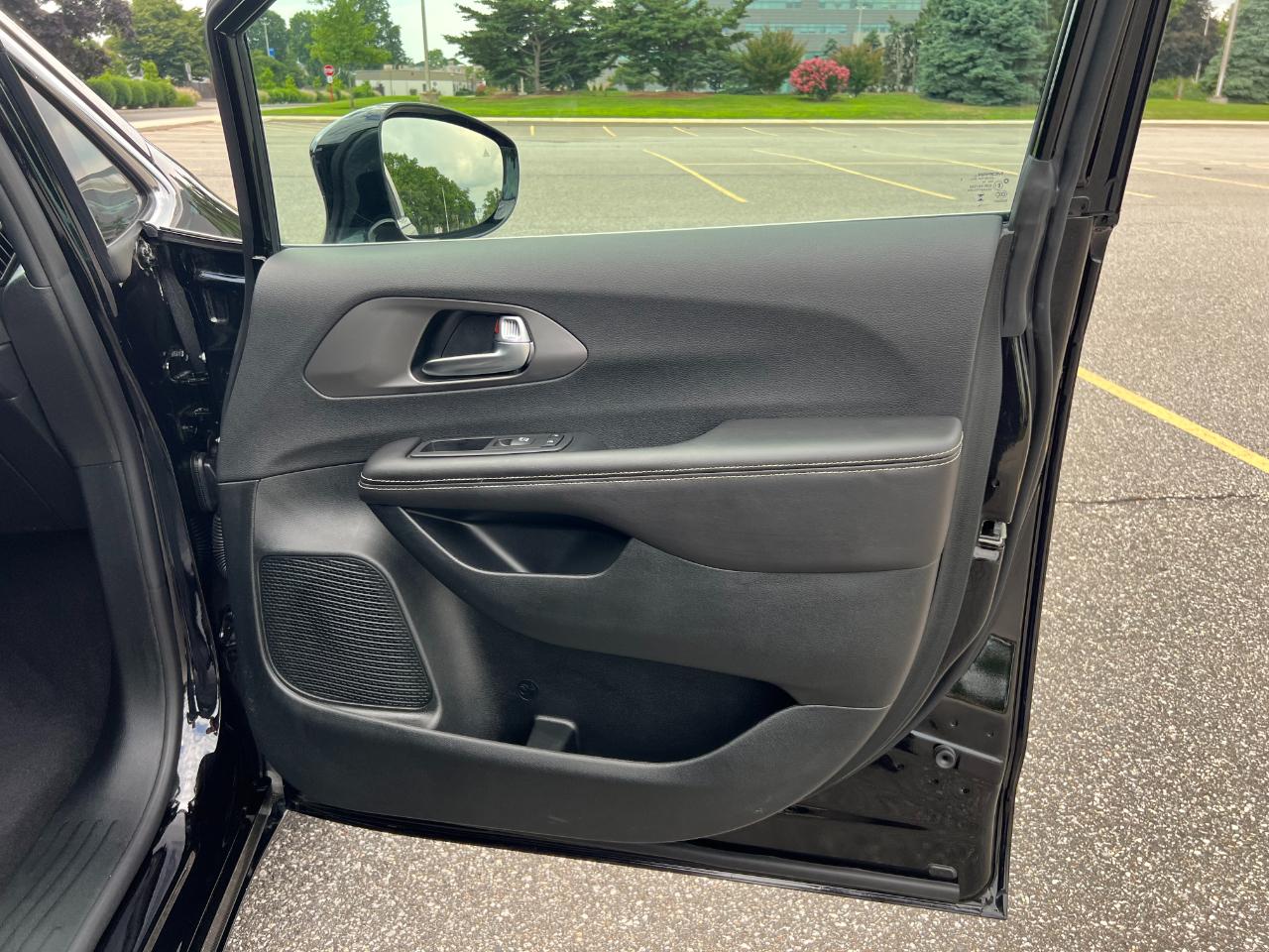 Chrysler Pacifica Select 2026
