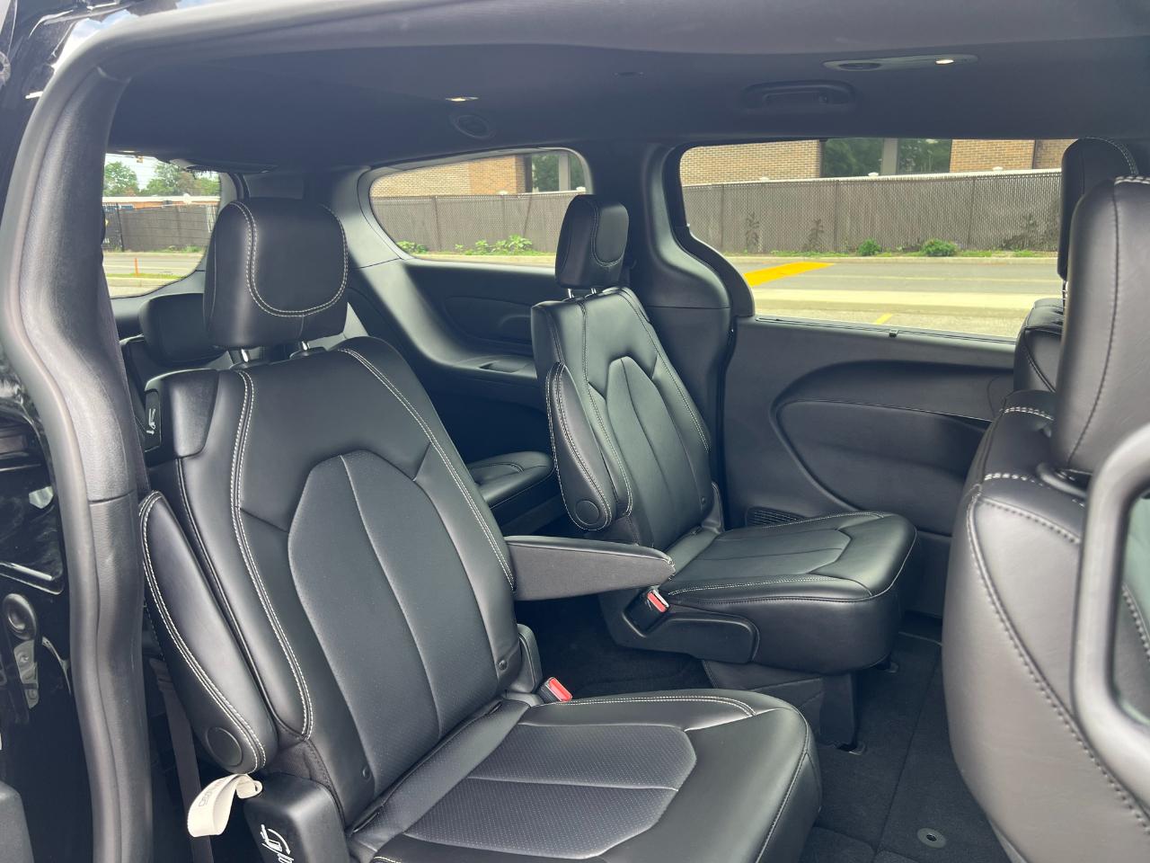 Chrysler Pacifica Select 2026