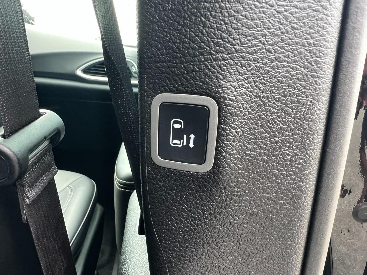 Chrysler Pacifica Select 2026