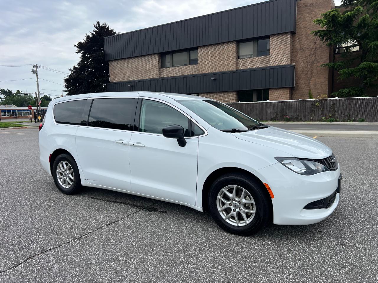 Chrysler Voyager LX 2024