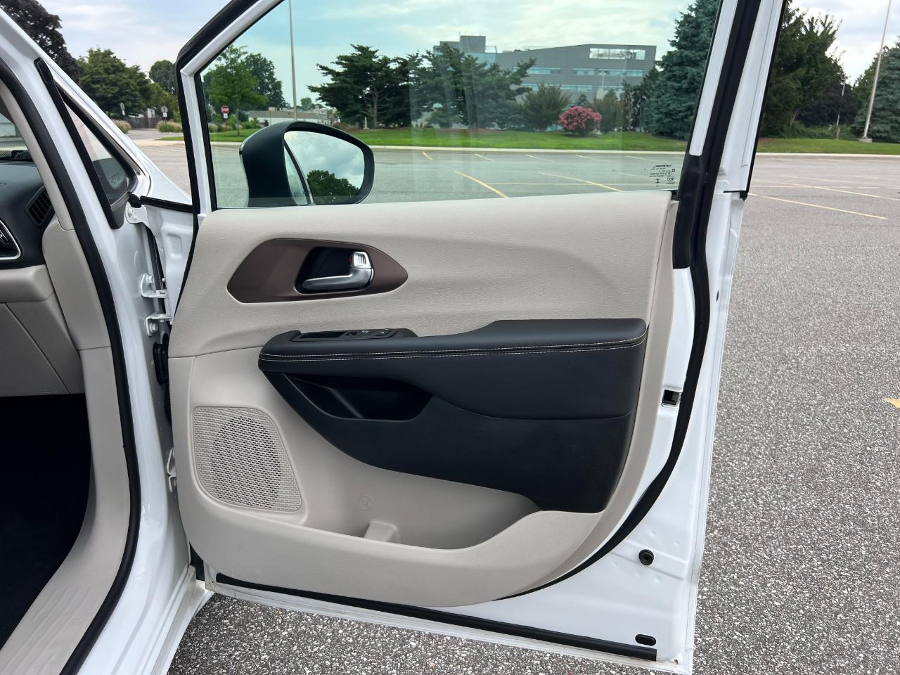 Chrysler Voyager LX 2024