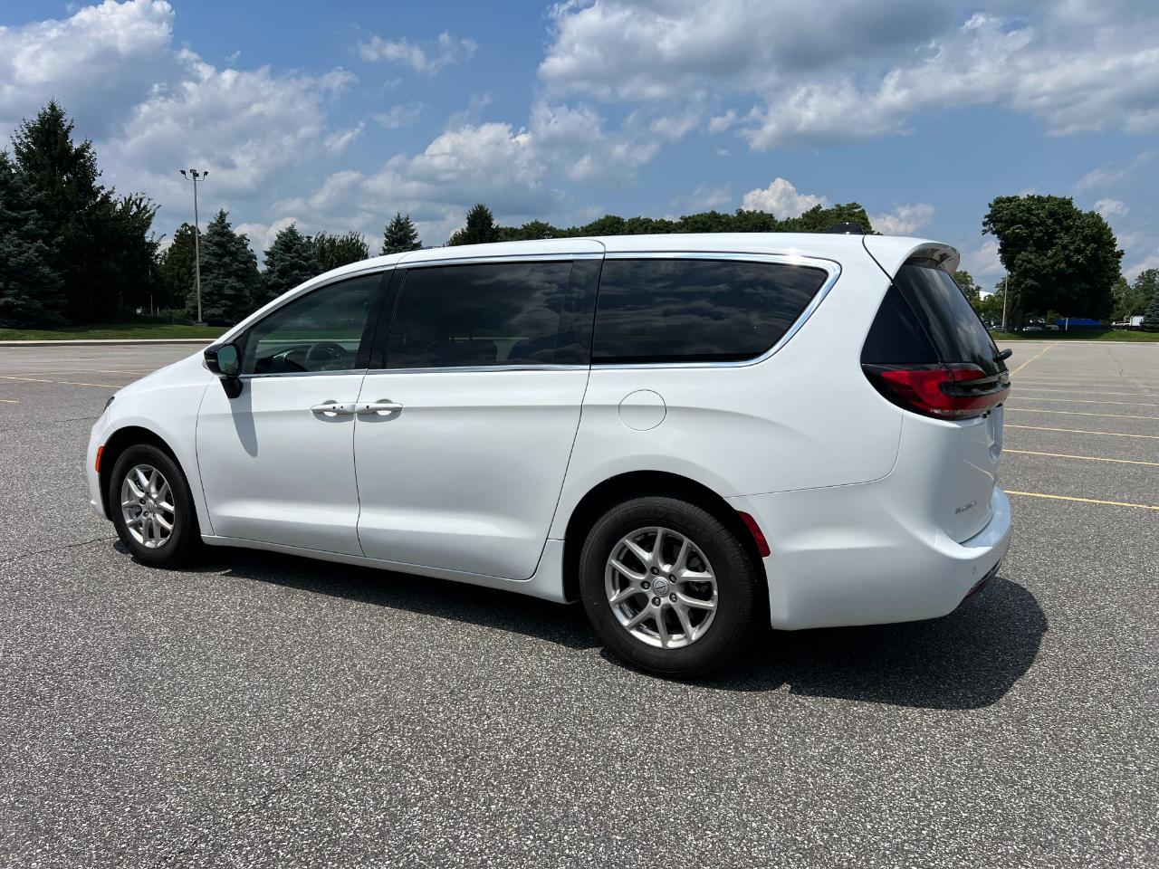 Chrysler Pacifica Select 2026