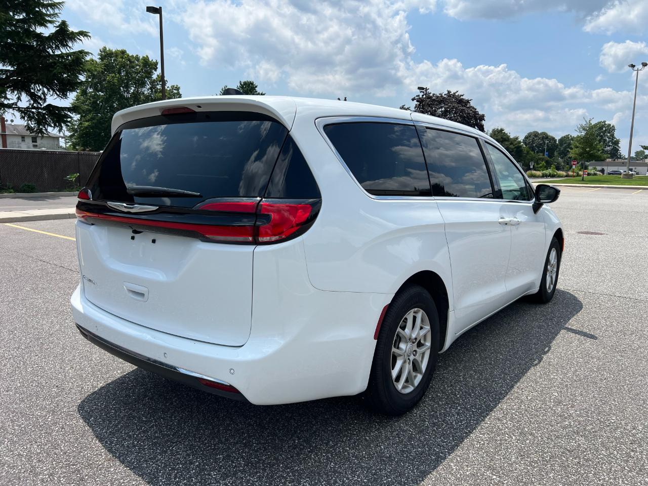 Chrysler Pacifica Select 2026