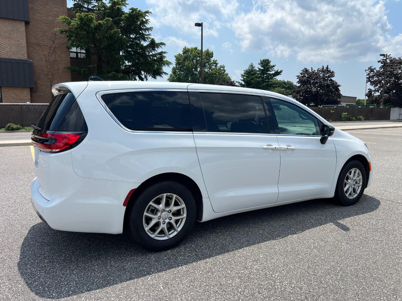 Chrysler Pacifica Select 2026