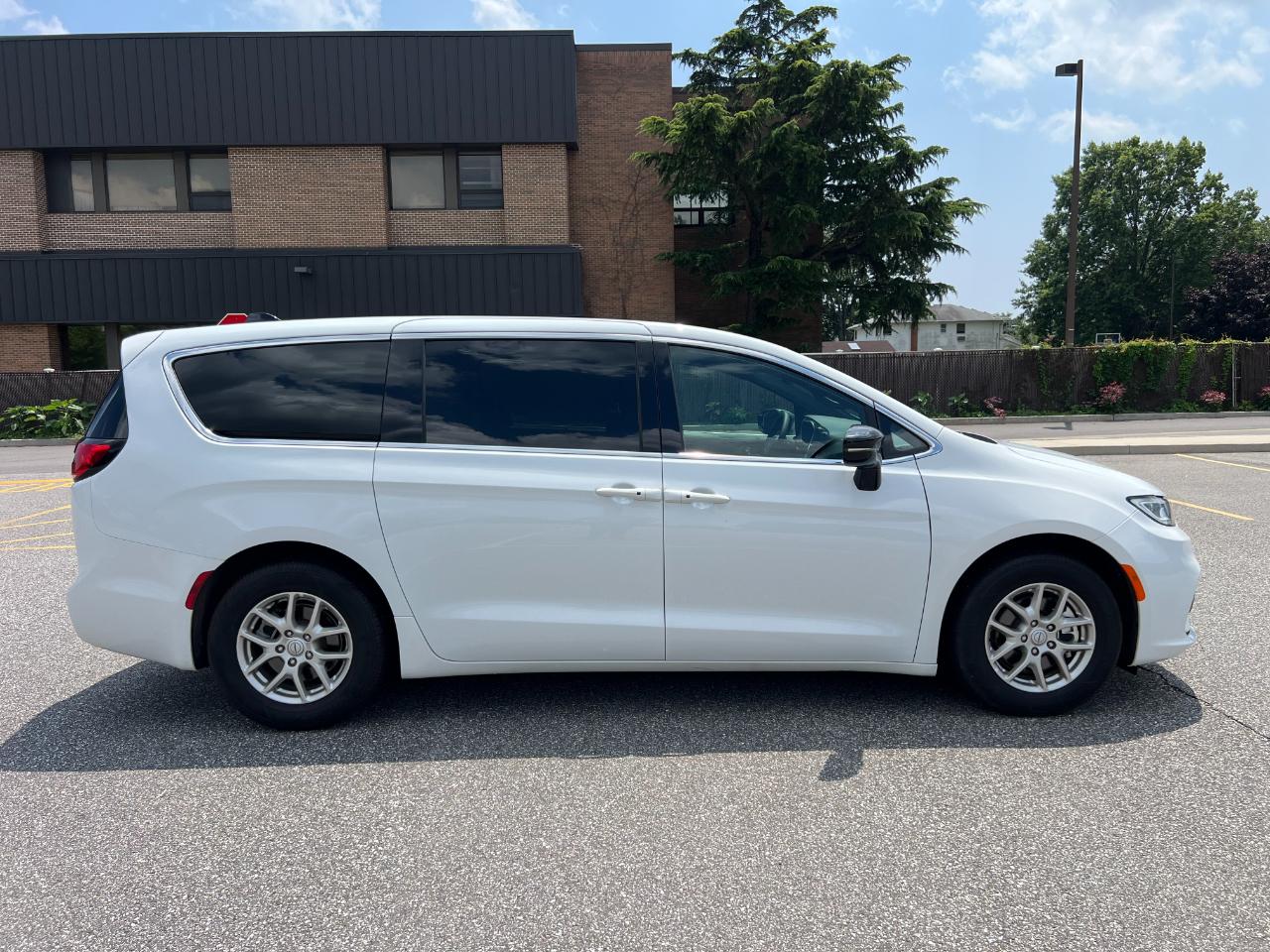 Chrysler Pacifica Select 2026