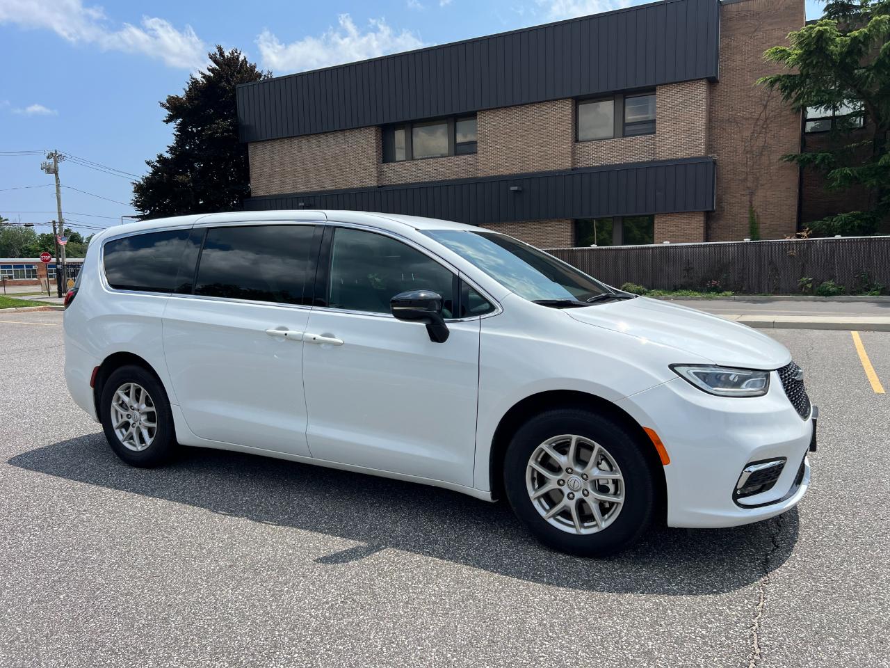 Chrysler Pacifica Select 2026