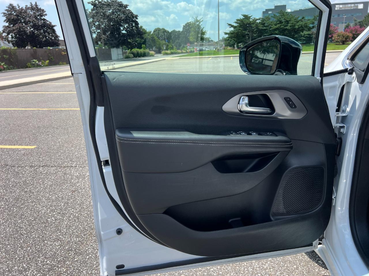 Chrysler Pacifica Select 2026