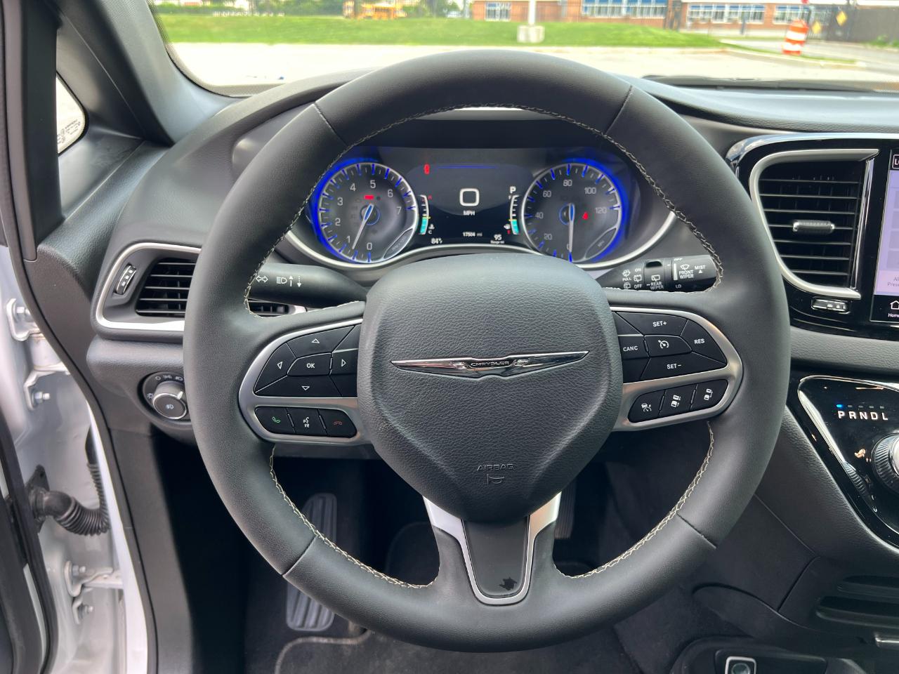 Chrysler Pacifica Select 2026