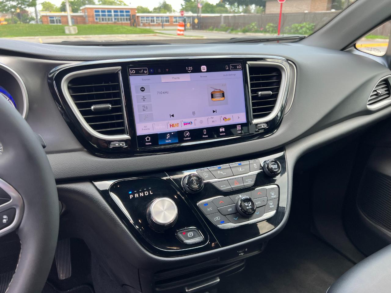 Chrysler Pacifica Select 2026