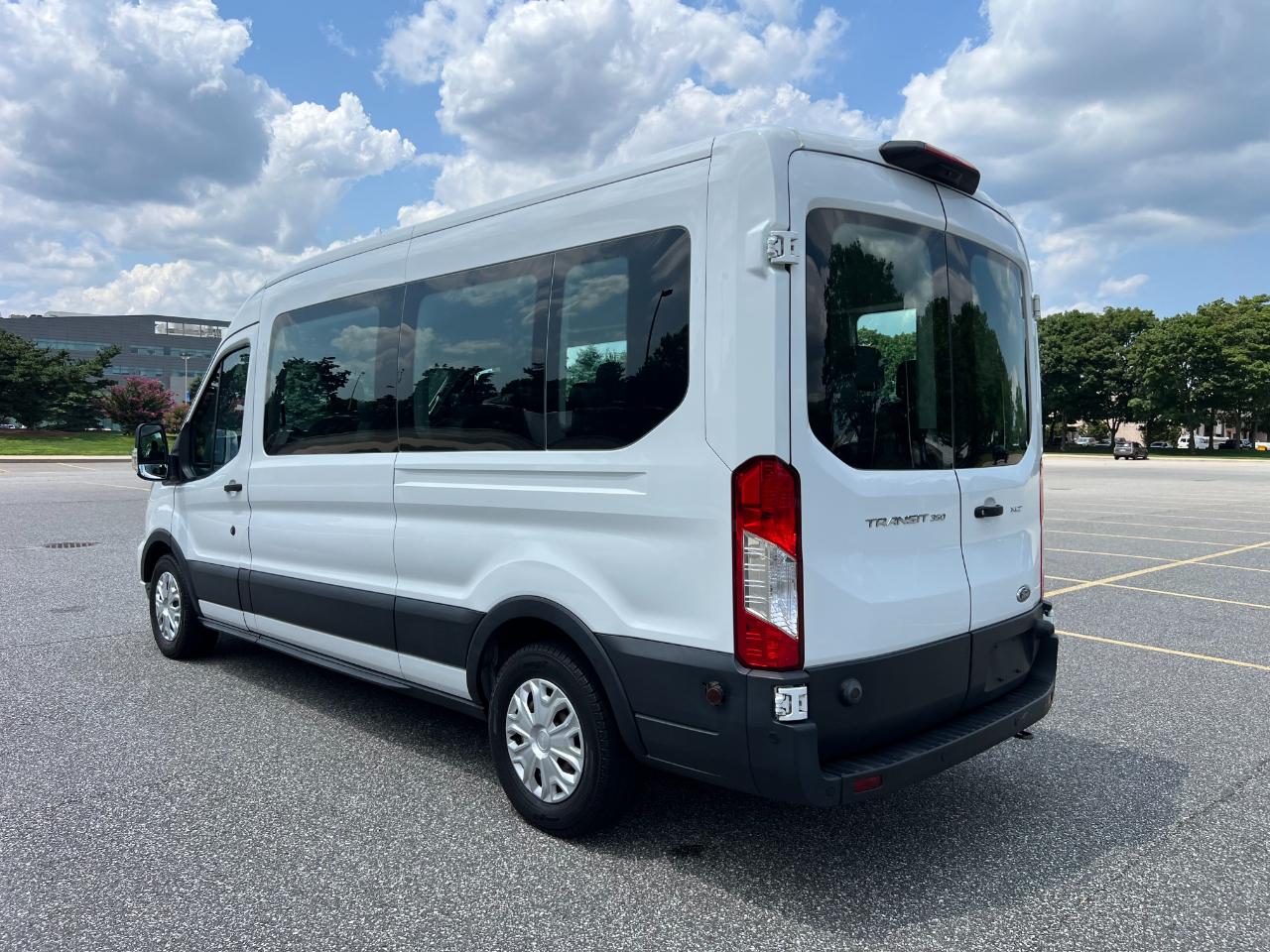 Ford Transit 350 Wagon Med. Roof XL w/Sliding Pass. 148-in. WB 2020