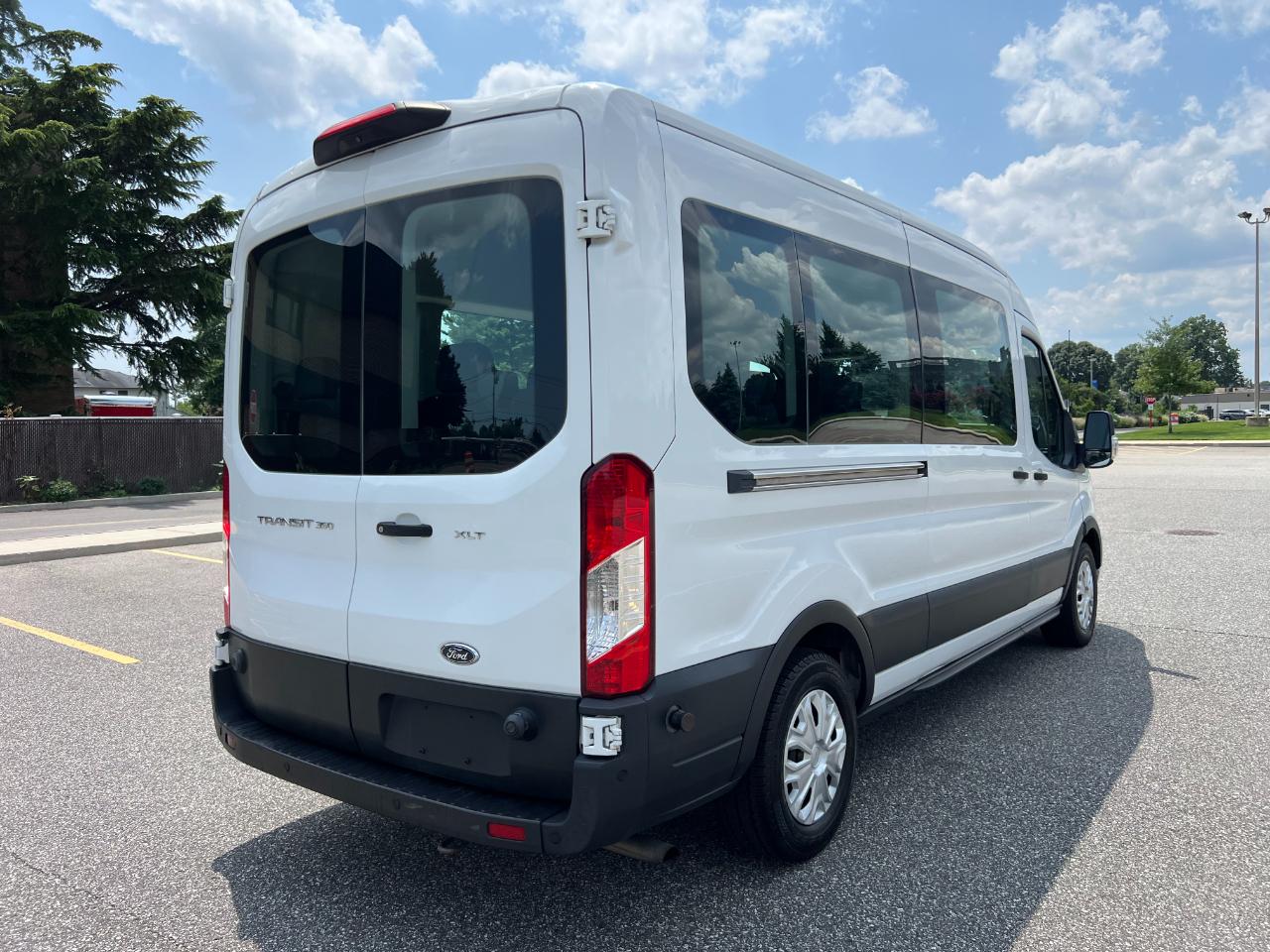 Ford Transit 350 Wagon Med. Roof XL w/Sliding Pass. 148-in. WB 2020