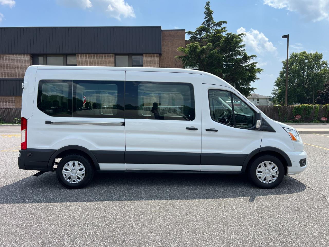 Ford Transit 350 Wagon Med. Roof XL w/Sliding Pass. 148-in. WB 2020