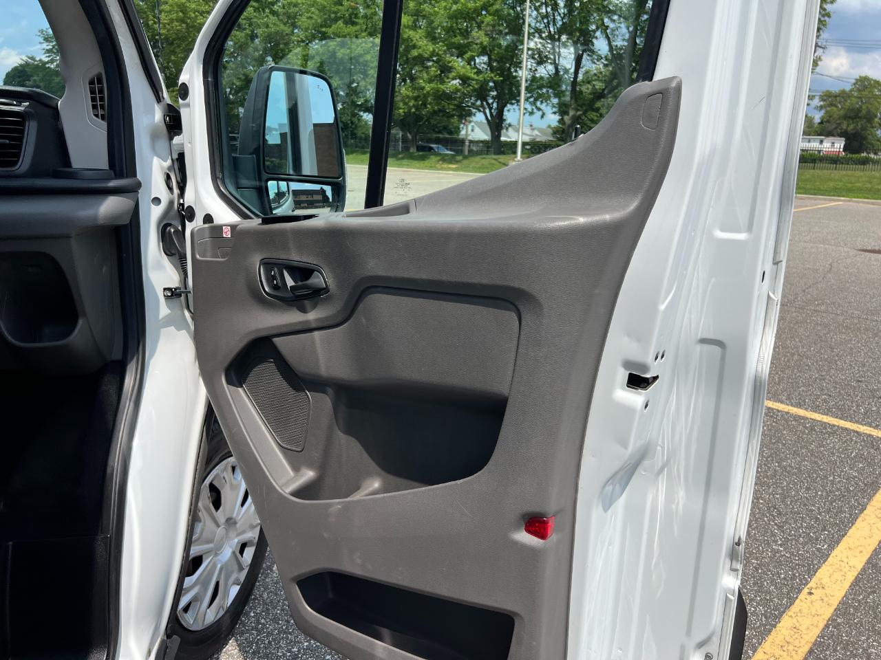 Ford Transit 350 Wagon Med. Roof XL w/Sliding Pass. 148-in. WB 2020