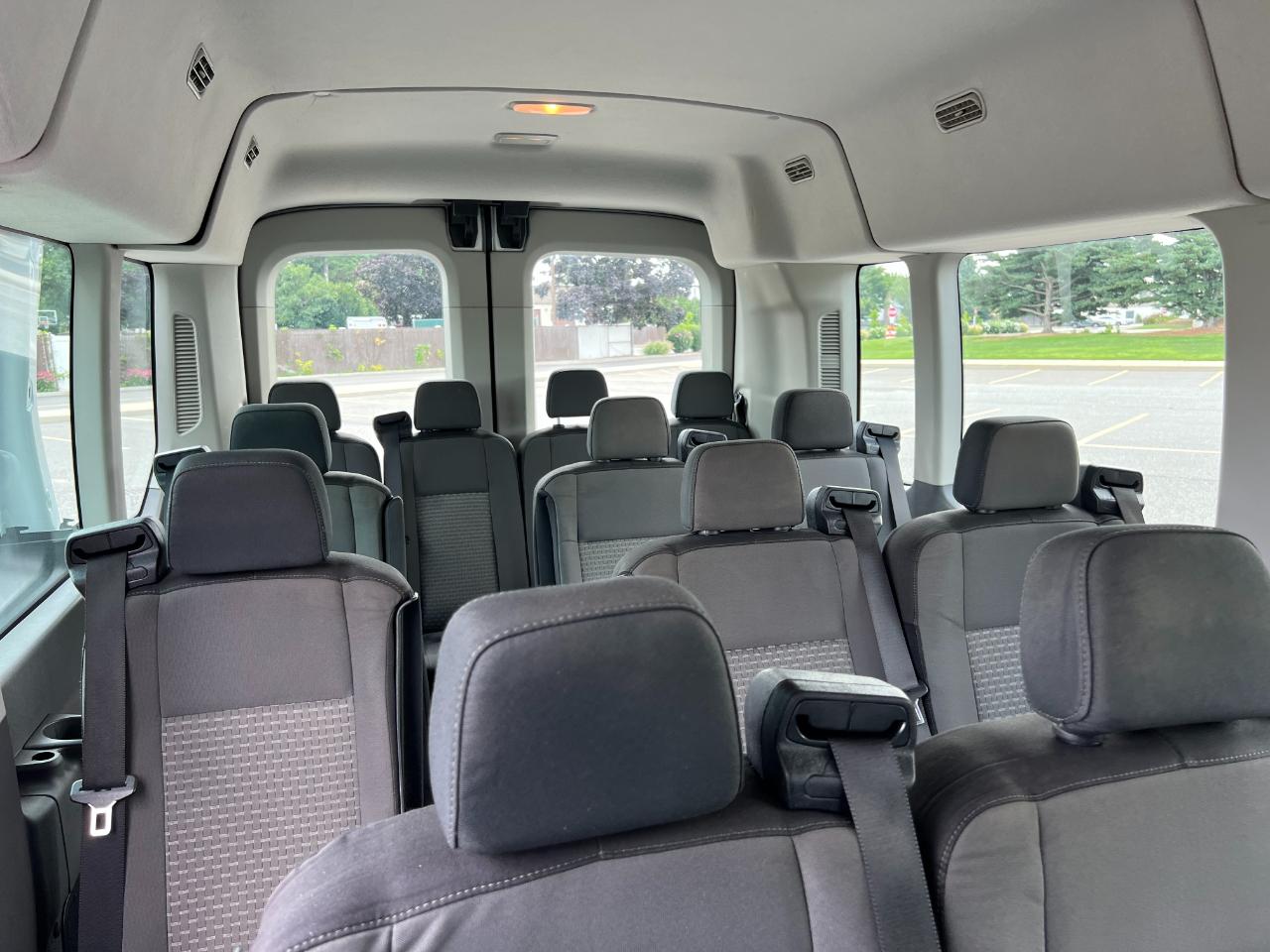 Ford Transit 350 Wagon Med. Roof XL w/Sliding Pass. 148-in. WB 2020