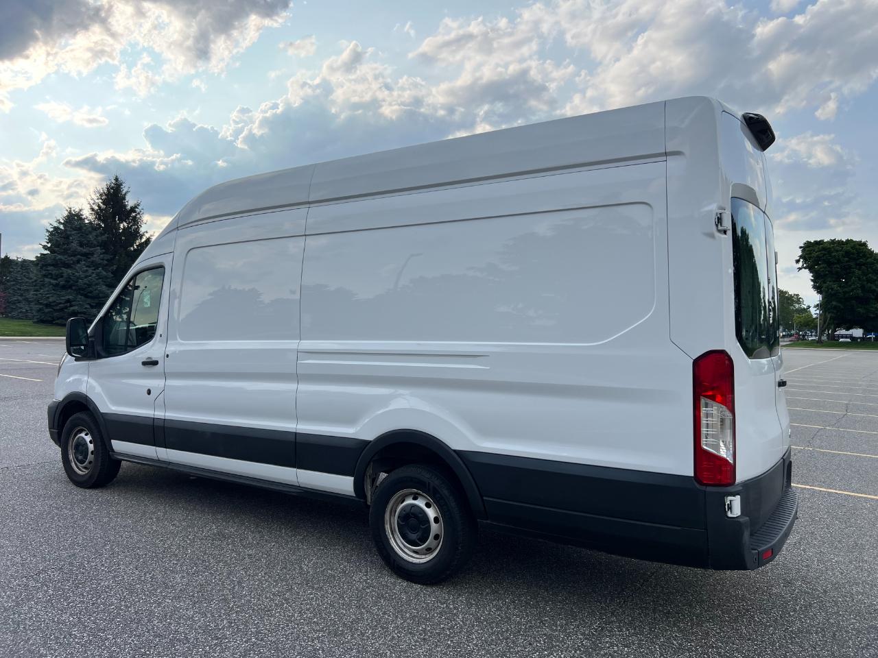 Ford Transit 250 Van High Roof w/Sliding Pass. 148-in. WB EL 2023