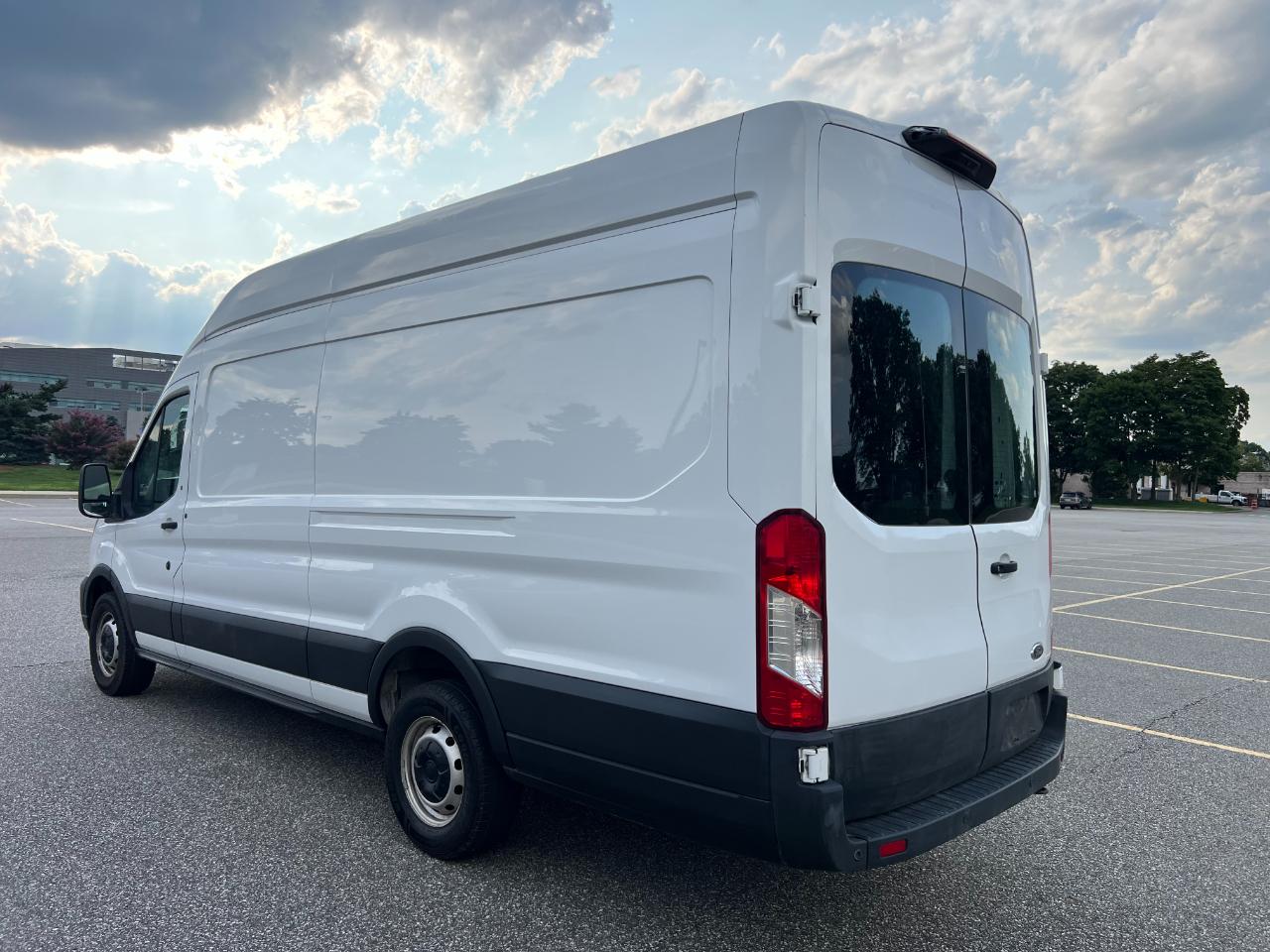 Ford Transit 250 Van High Roof w/Sliding Pass. 148-in. WB EL 2023
