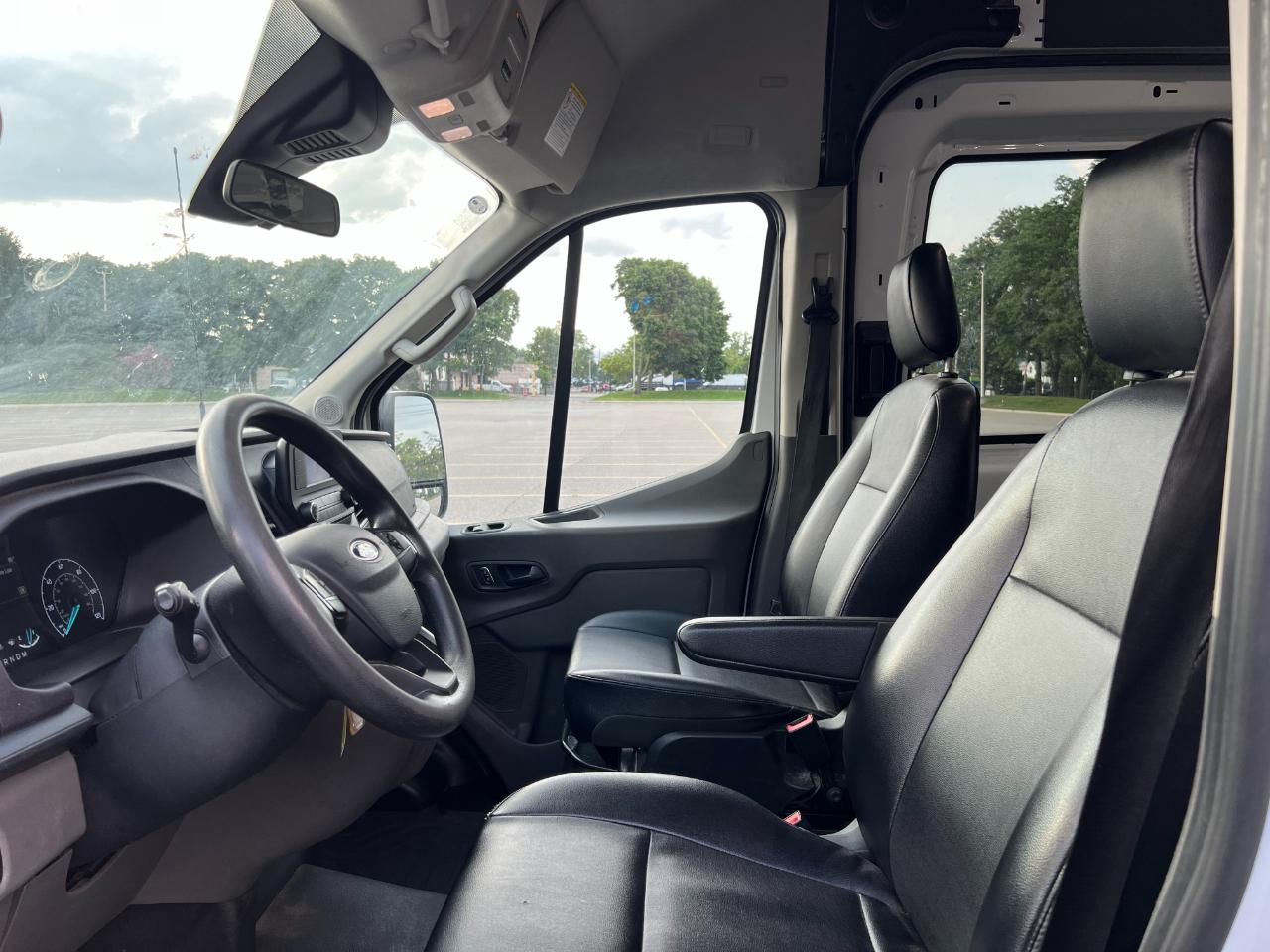 Ford Transit 250 Van High Roof w/Sliding Pass. 148-in. WB EL 2023