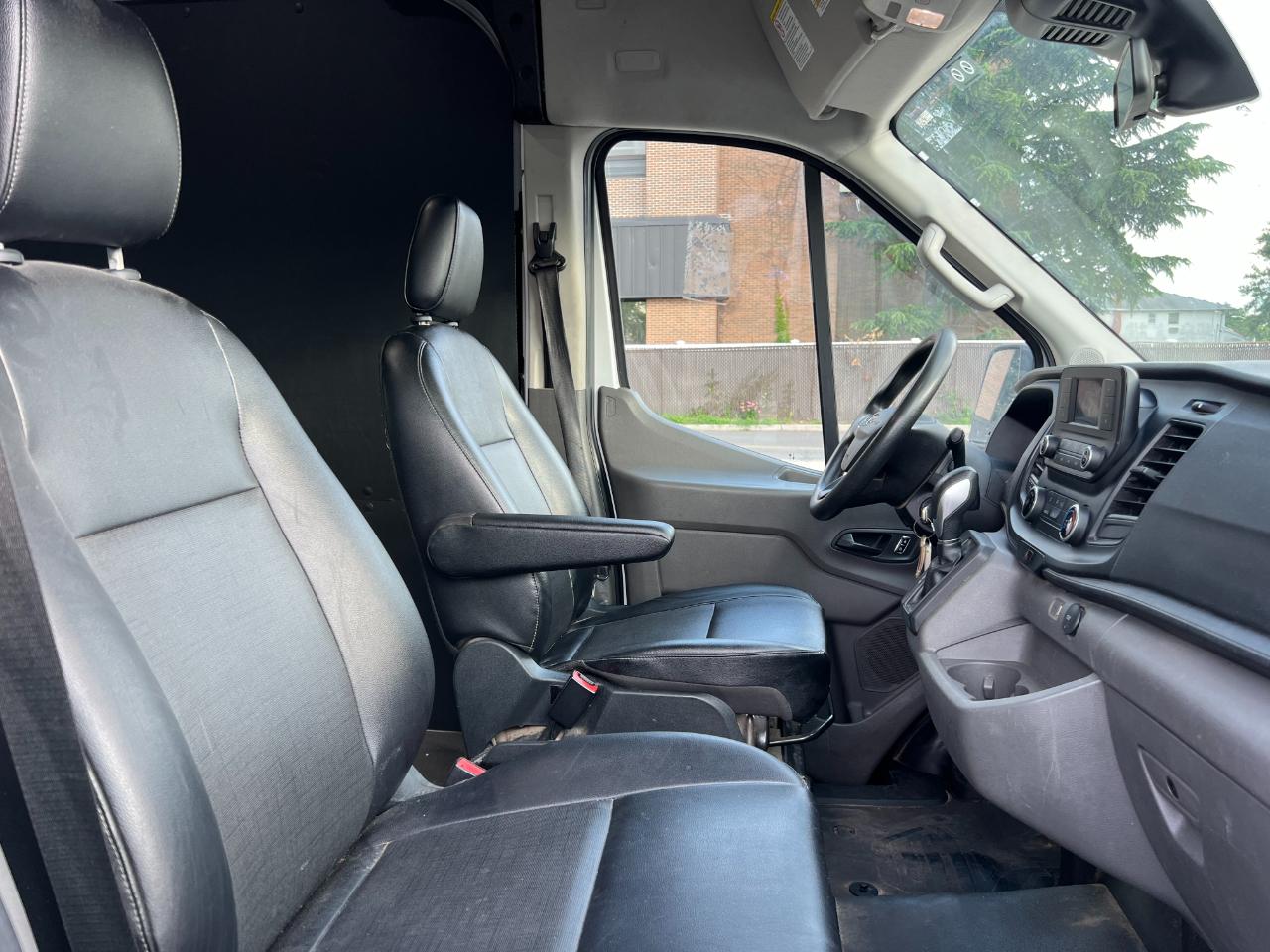 Ford Transit 250 Van High Roof w/Sliding Pass. 148-in. WB EL 2023