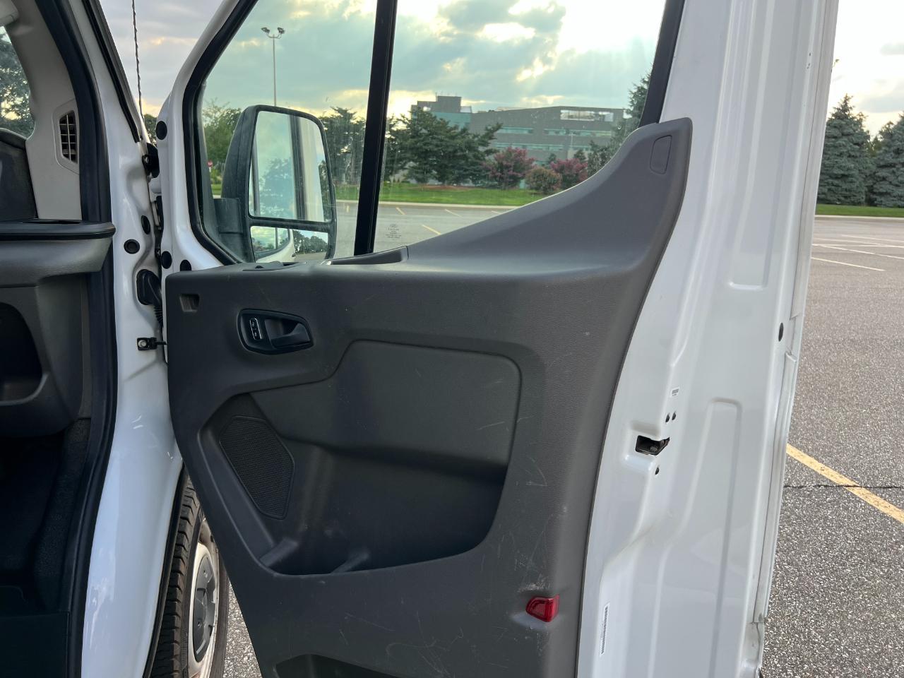 Ford Transit 250 Van High Roof w/Sliding Pass. 148-in. WB EL 2023
