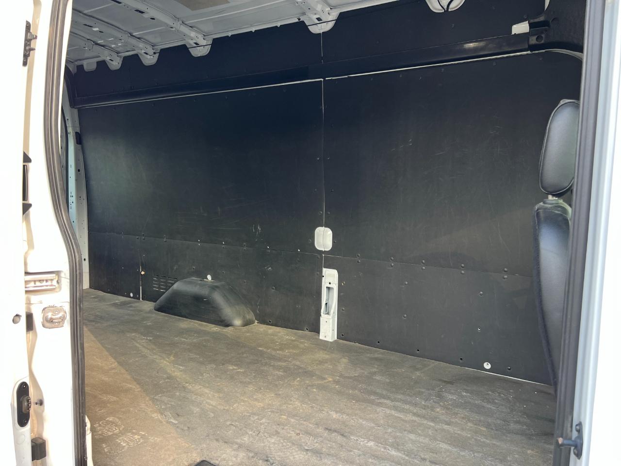 Ford Transit 250 Van High Roof w/Sliding Pass. 148-in. WB EL 2023