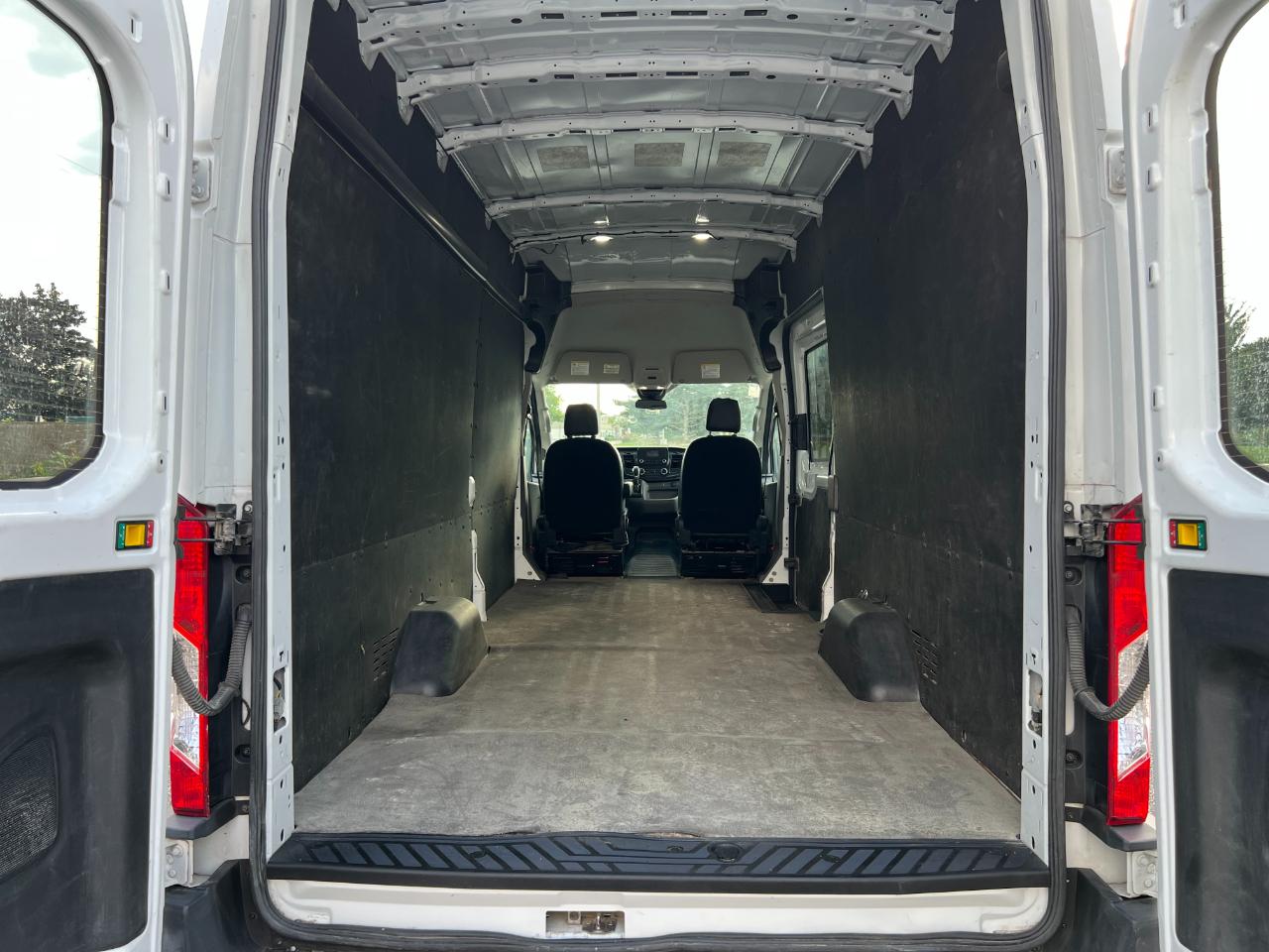 Ford Transit 250 Van High Roof w/Sliding Pass. 148-in. WB EL 2023