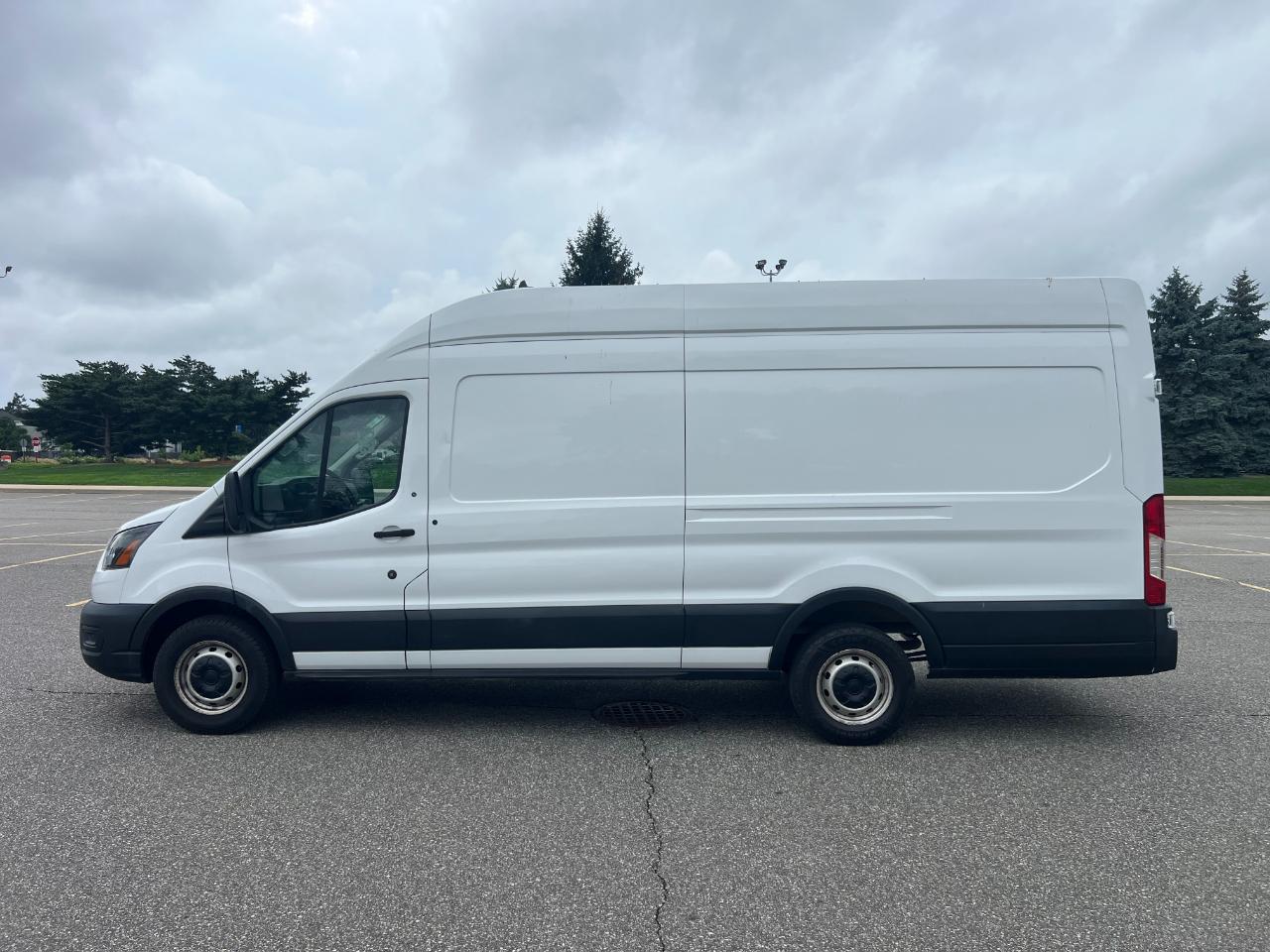 Ford Transit 250 Van High Roof w/Sliding Pass. 148-in. WB EL 2023