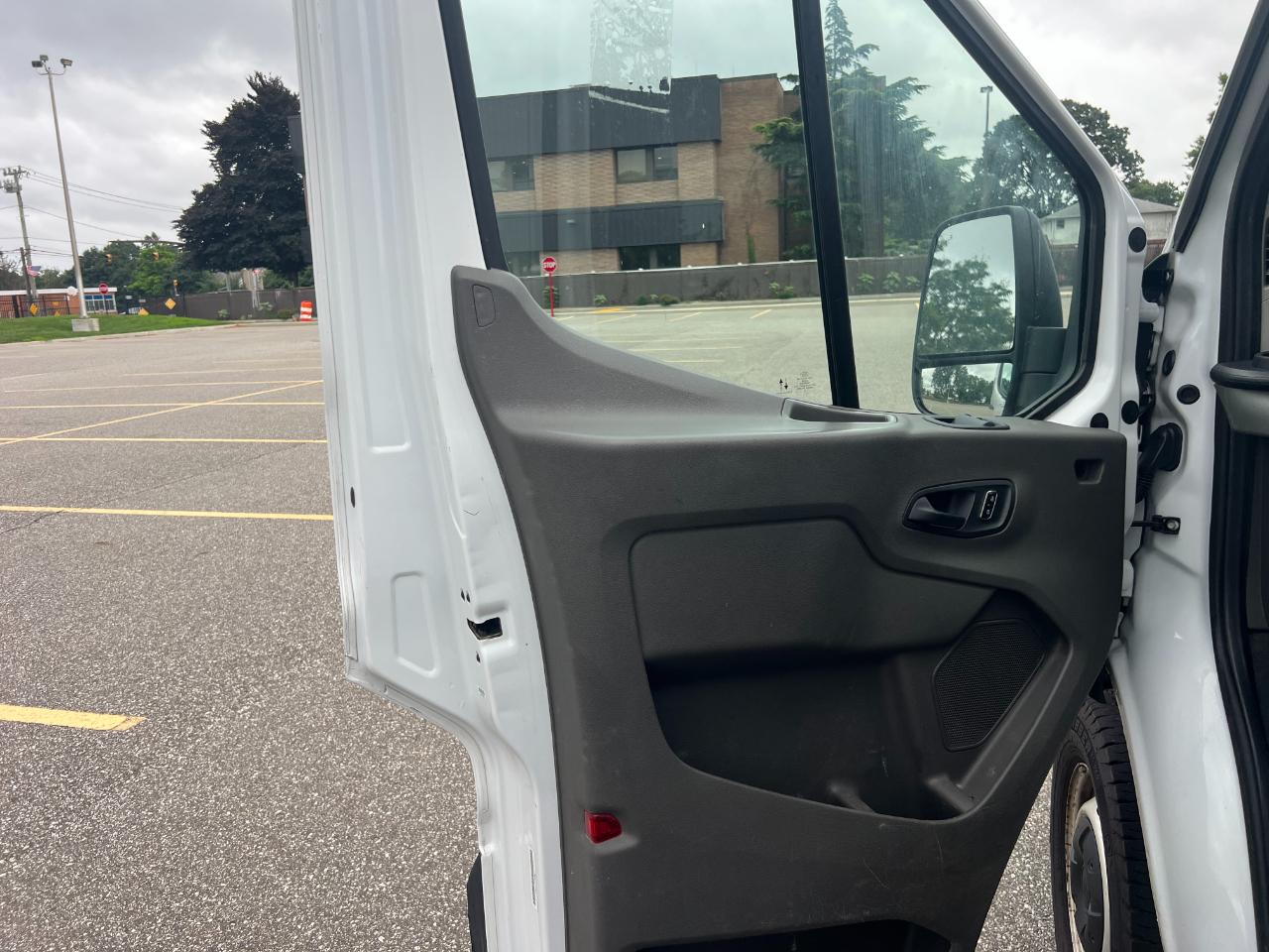 Ford Transit 250 Van High Roof w/Sliding Pass. 148-in. WB EL 2023