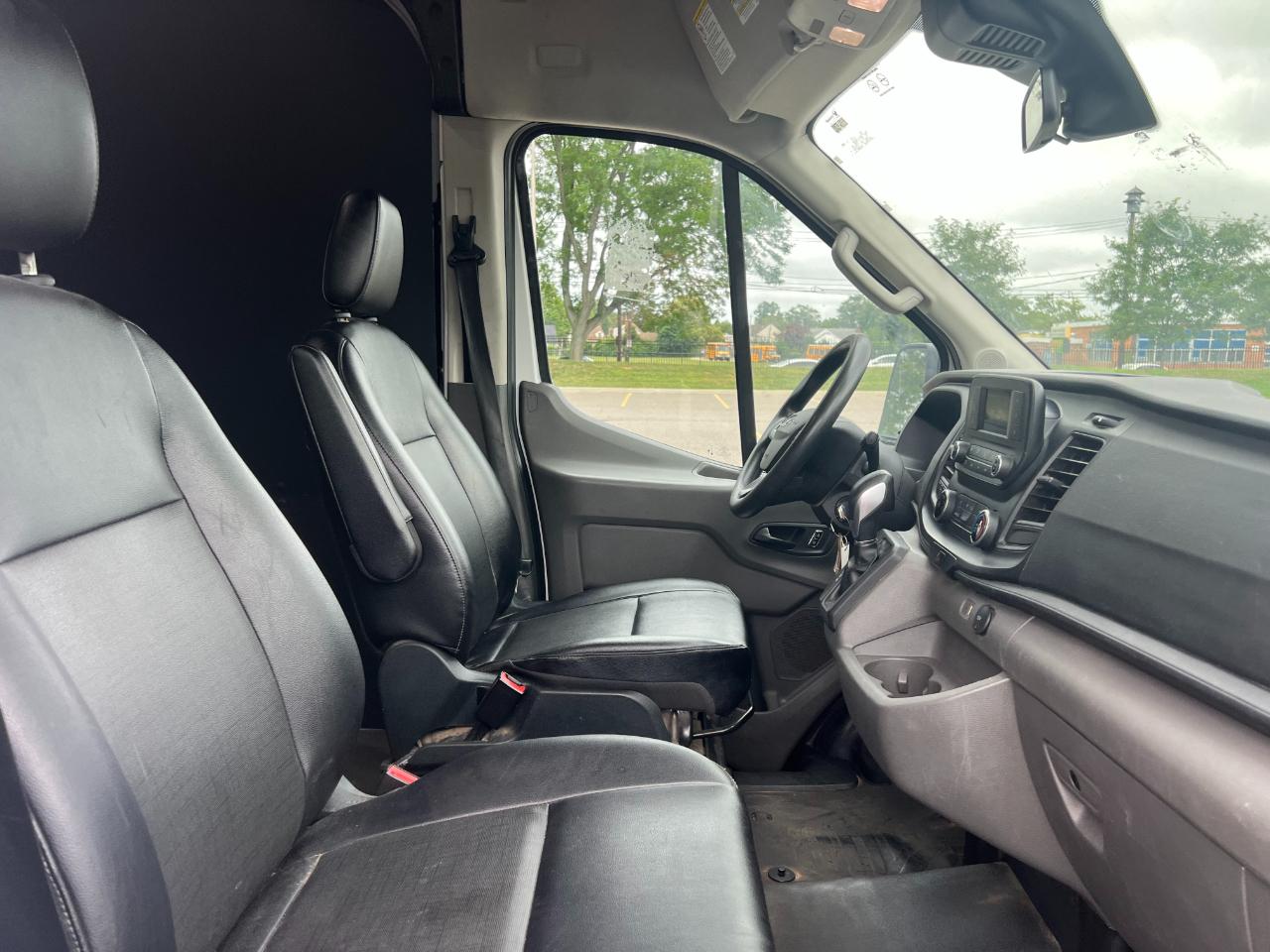 Ford Transit 250 Van High Roof w/Sliding Pass. 148-in. WB EL 2023