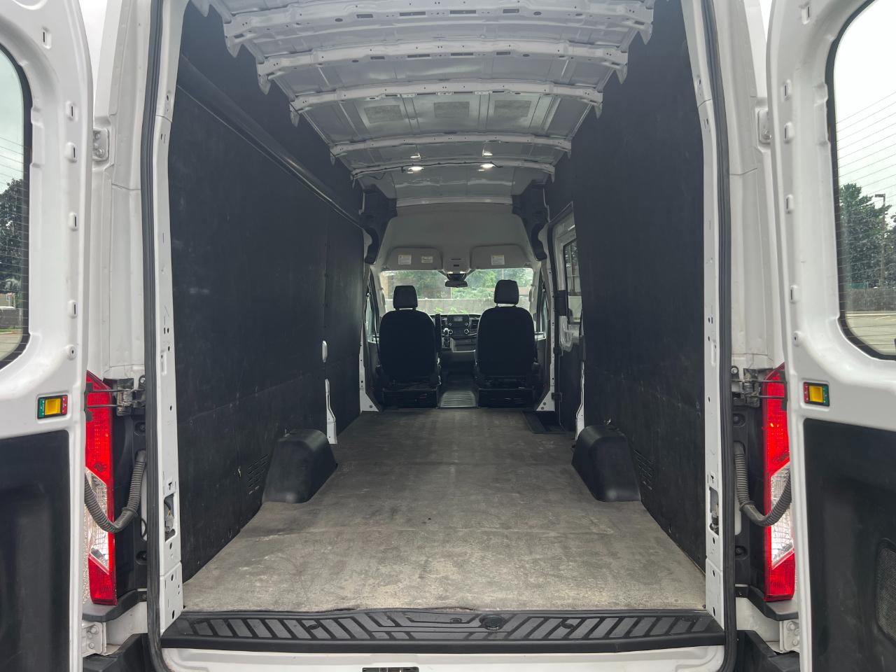 Ford Transit 250 Van High Roof w/Sliding Pass. 148-in. WB EL 2023