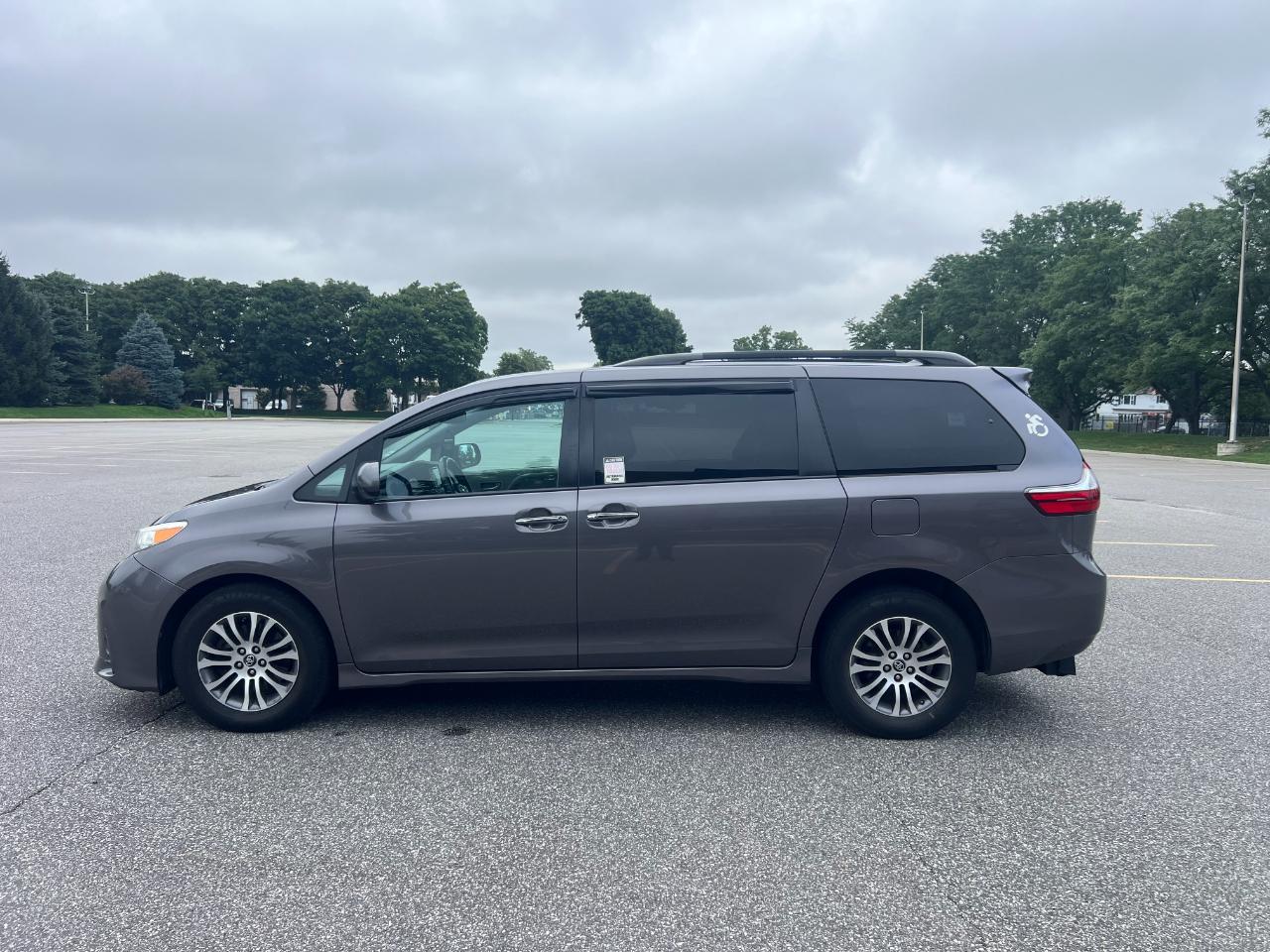 Toyota Sienna Limited Premium 7-Passenger 2019