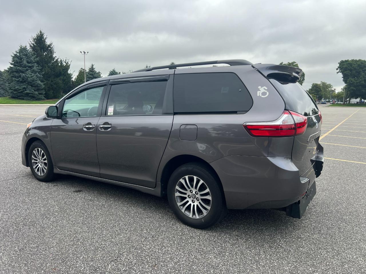 Toyota Sienna Limited Premium 7-Passenger 2019