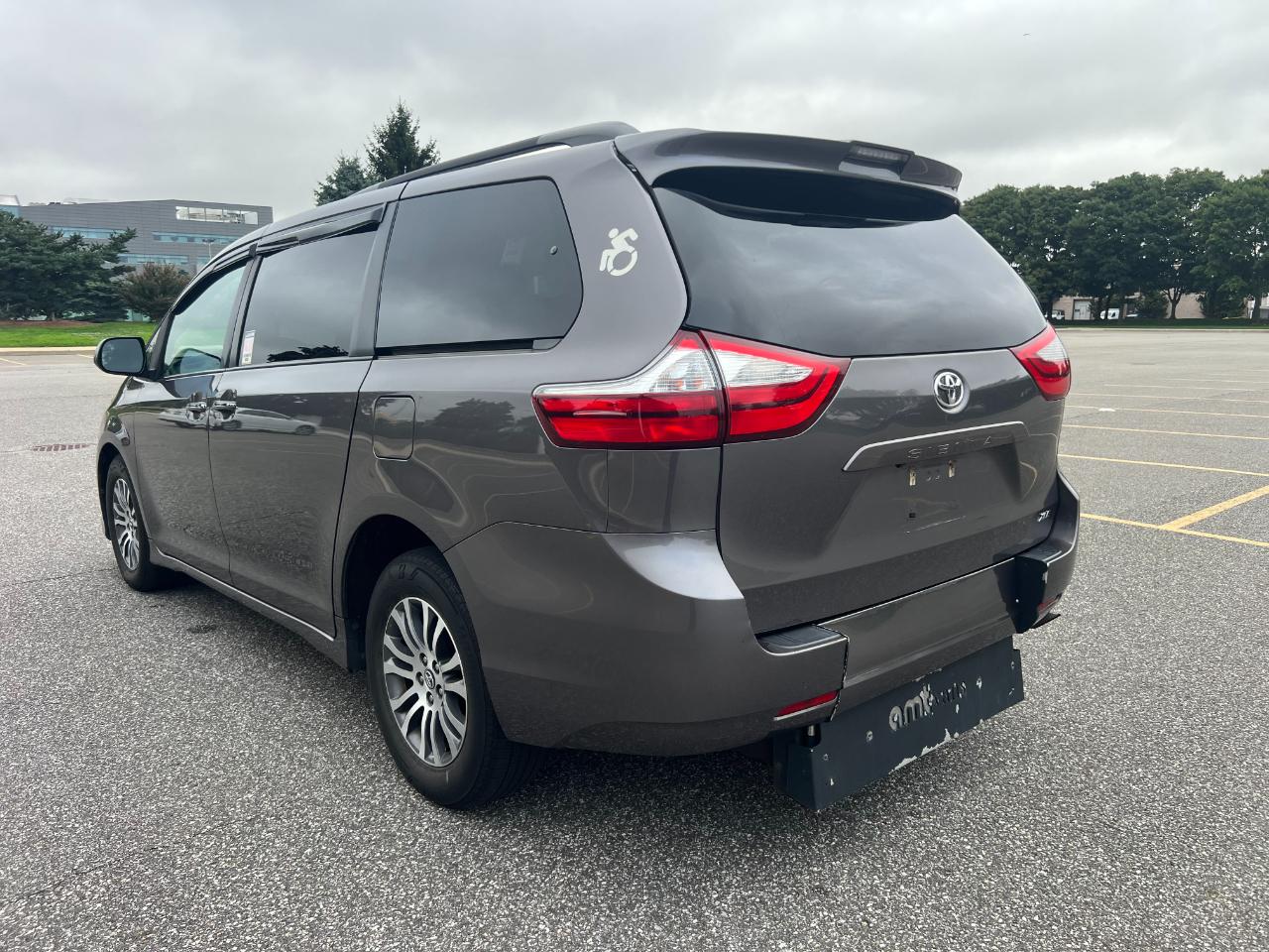 Toyota Sienna Limited Premium 7-Passenger 2019