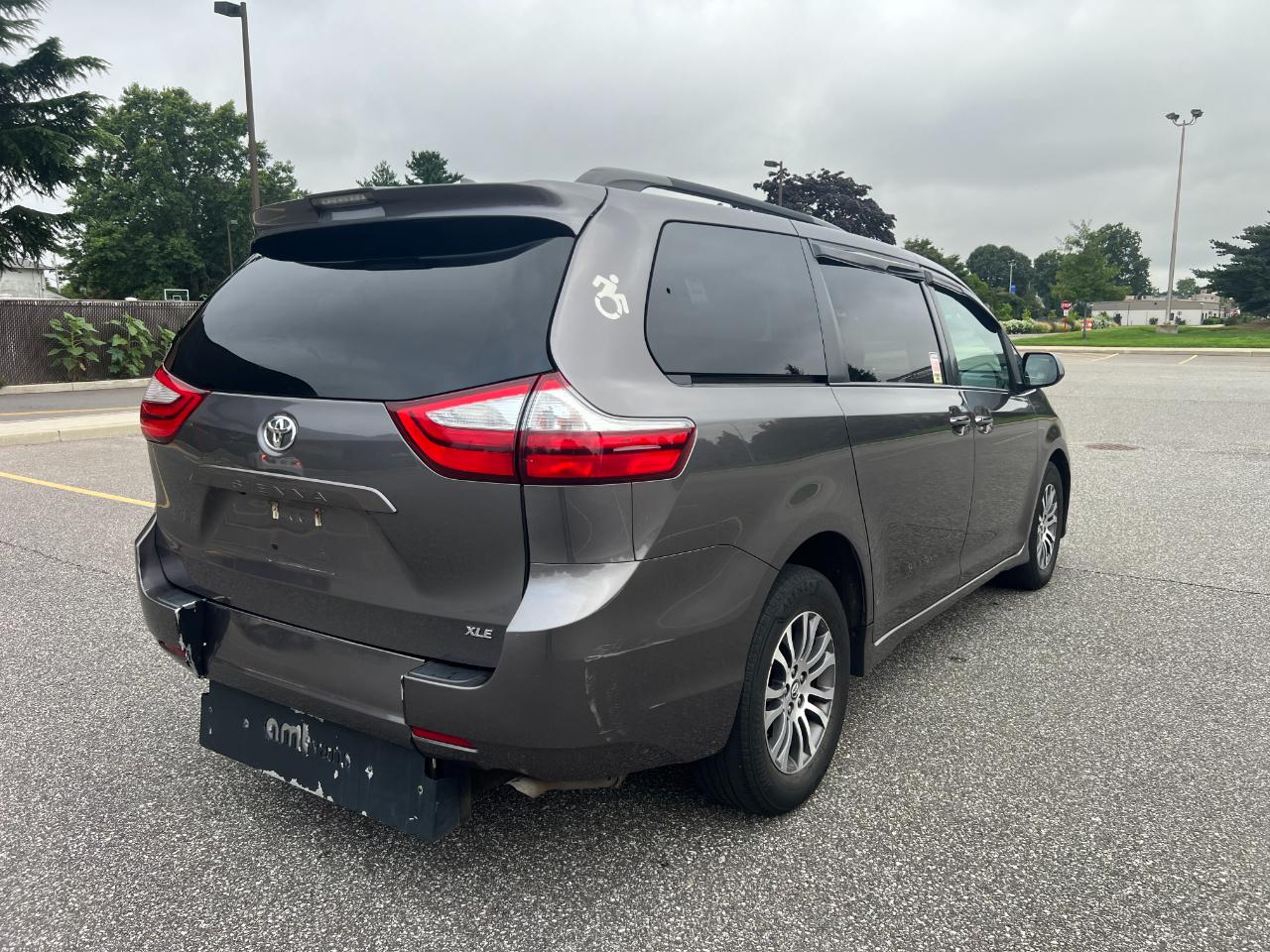 Toyota Sienna Limited Premium 7-Passenger 2019