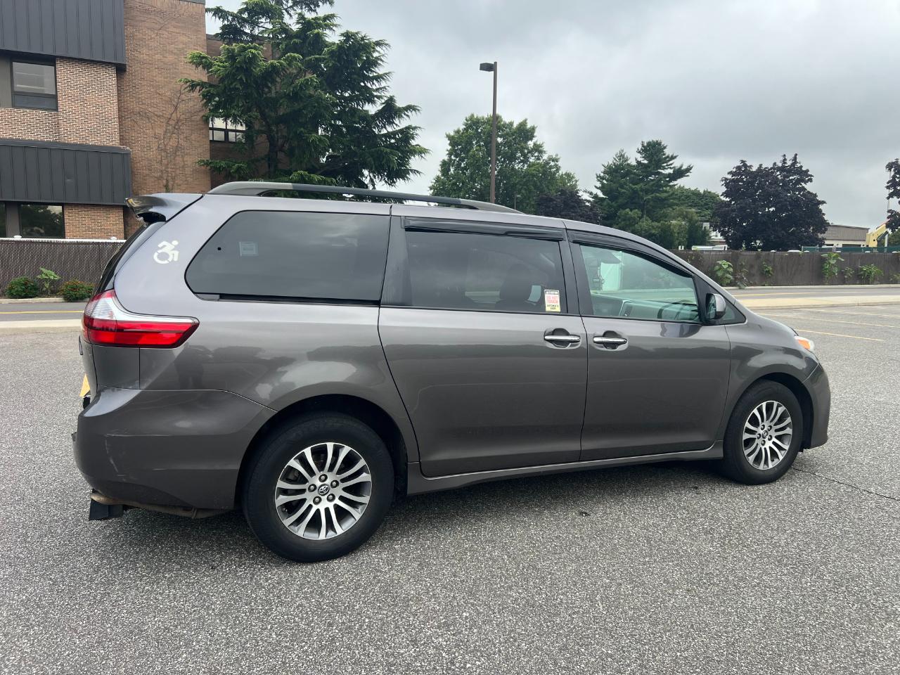 Toyota Sienna Limited Premium 7-Passenger 2019