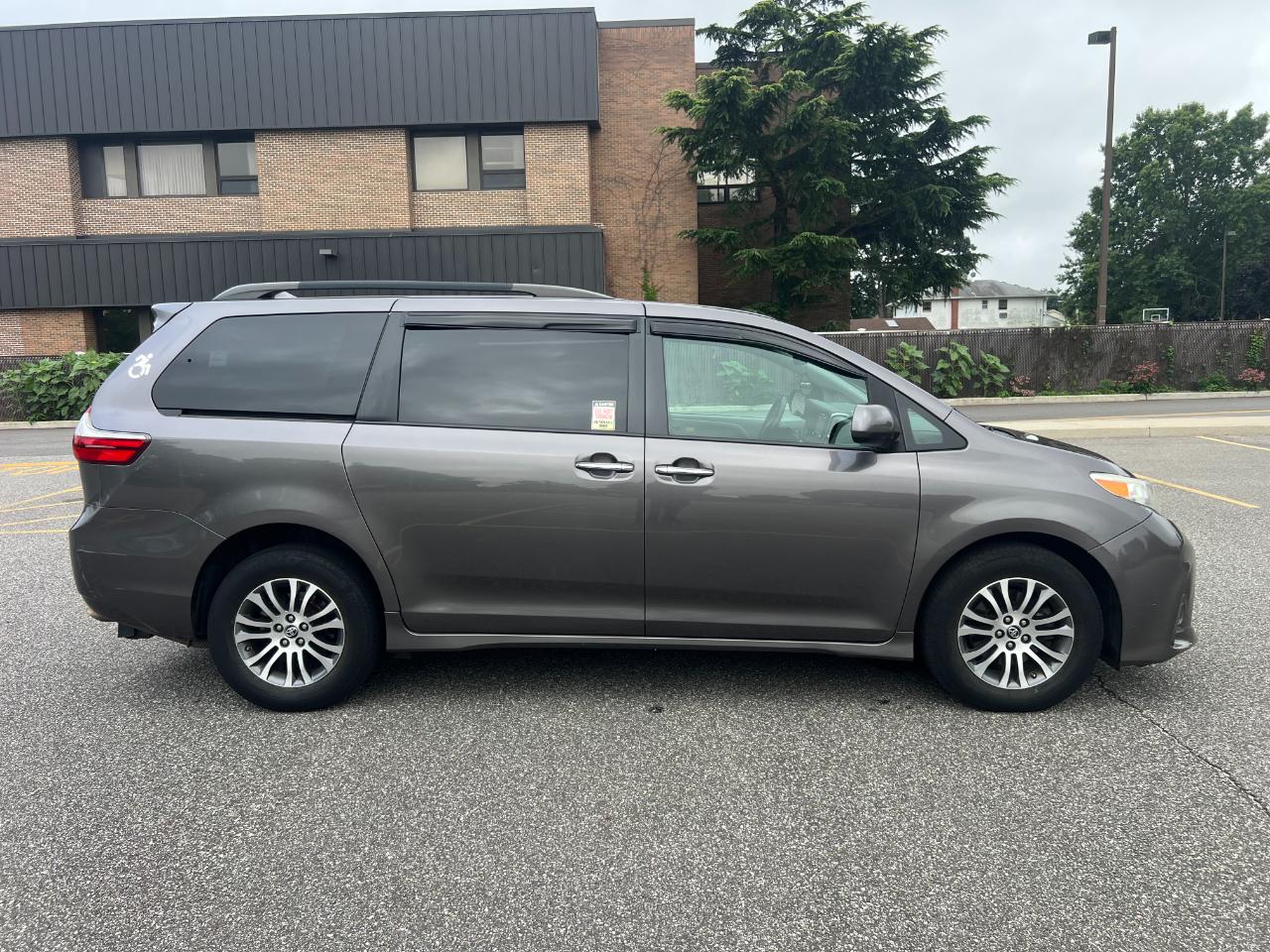 Toyota Sienna Limited Premium 7-Passenger 2019