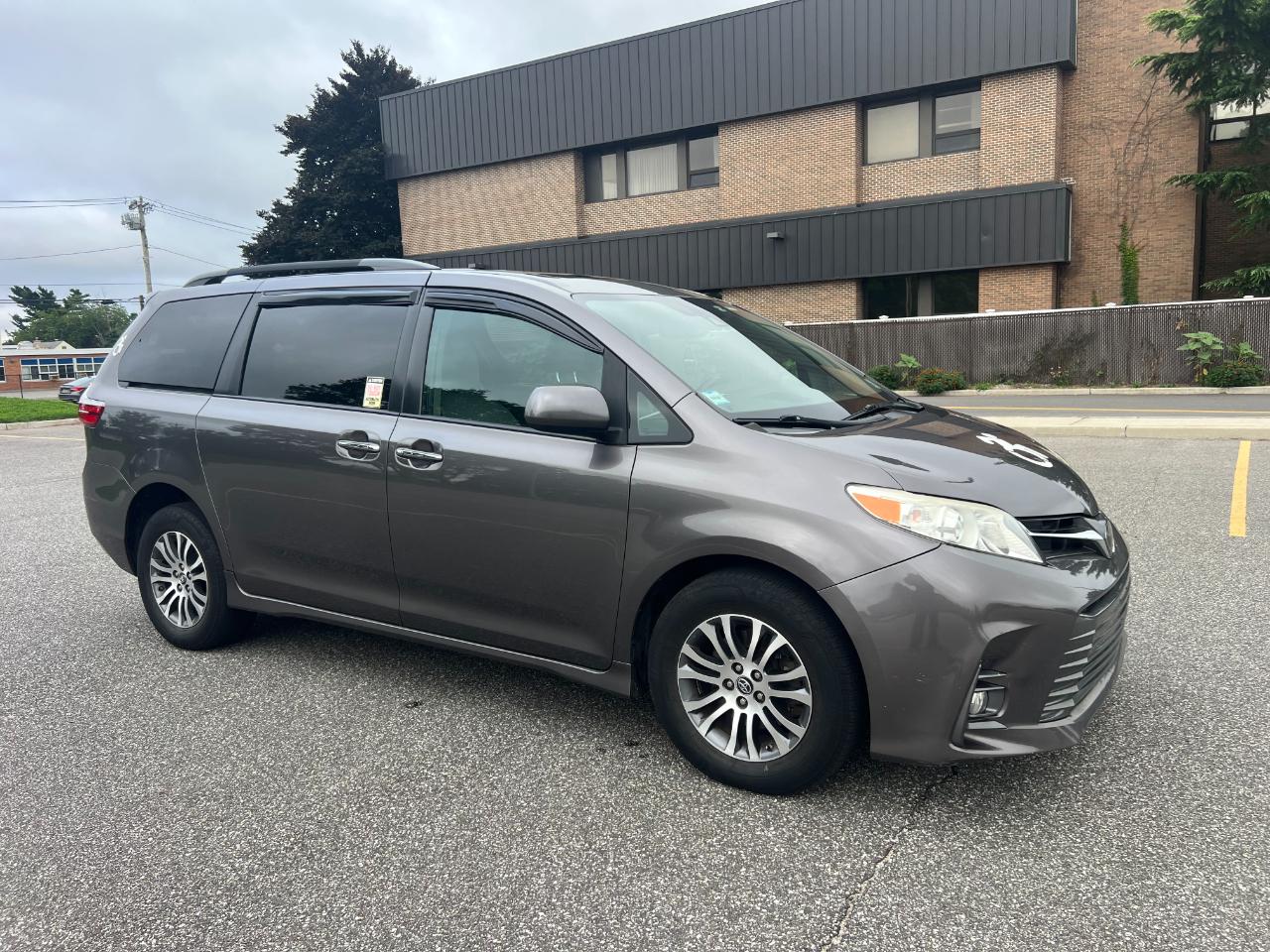 Toyota Sienna Limited Premium 7-Passenger 2019