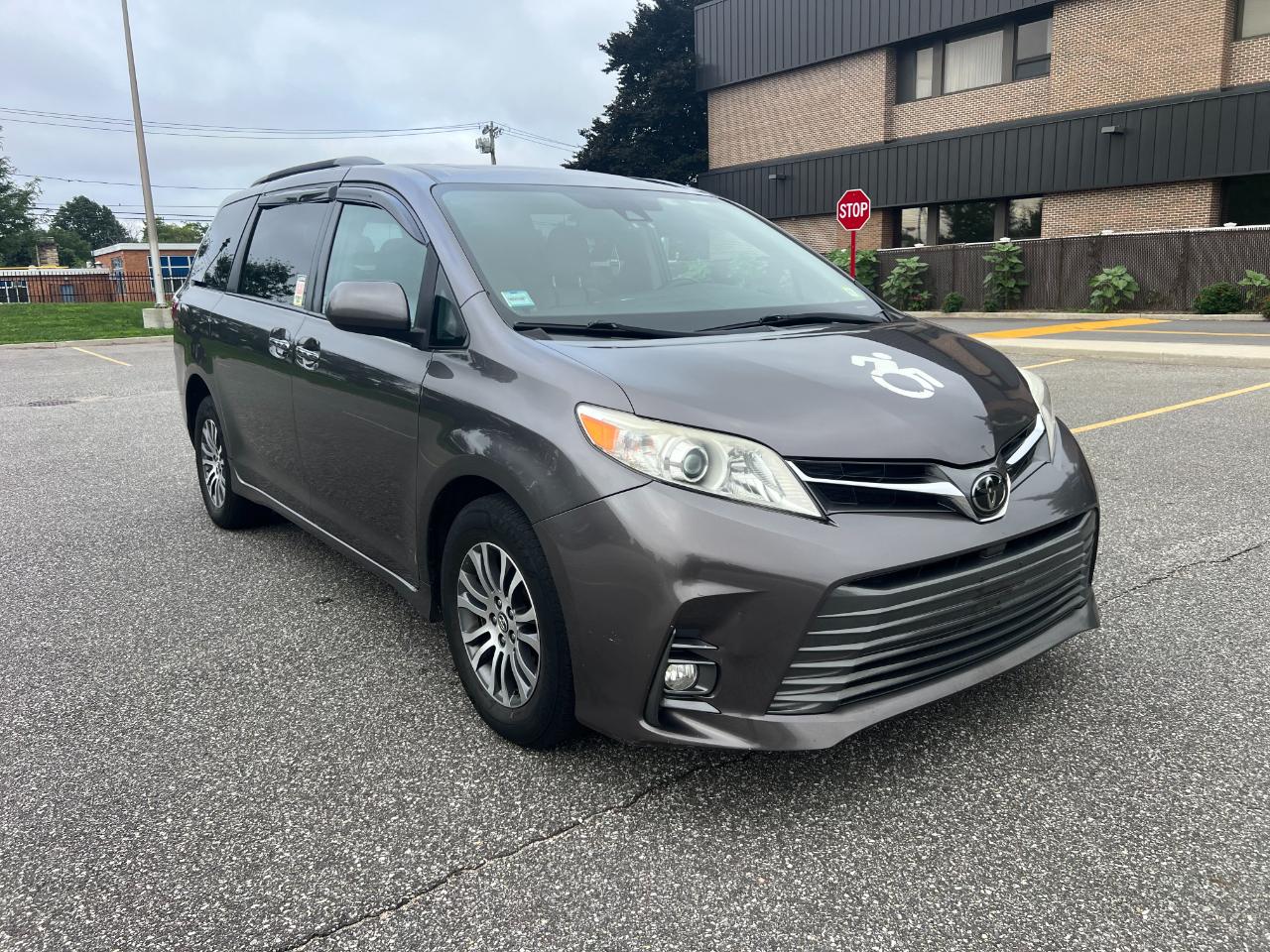 Toyota Sienna Limited Premium 7-Passenger 2019